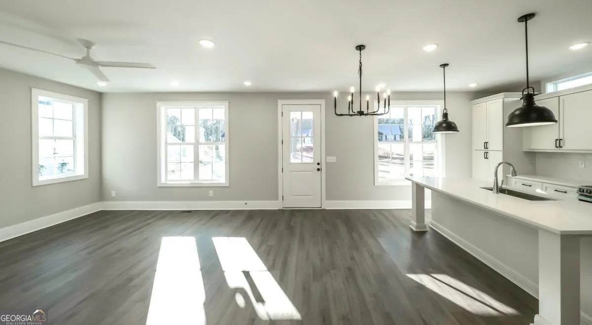 479 West Ave — photo 35 of 43
