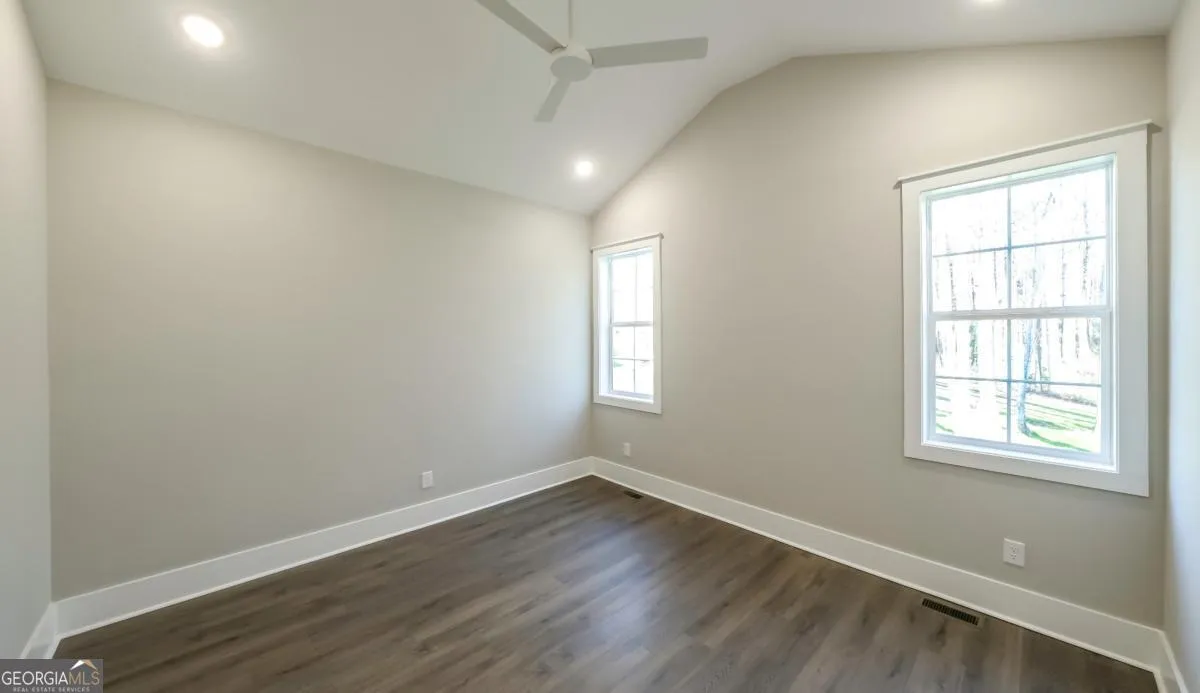 479 West Ave — photo 10 of 43