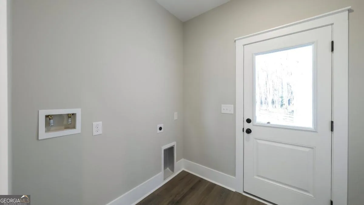479 West Ave — photo 17 of 43