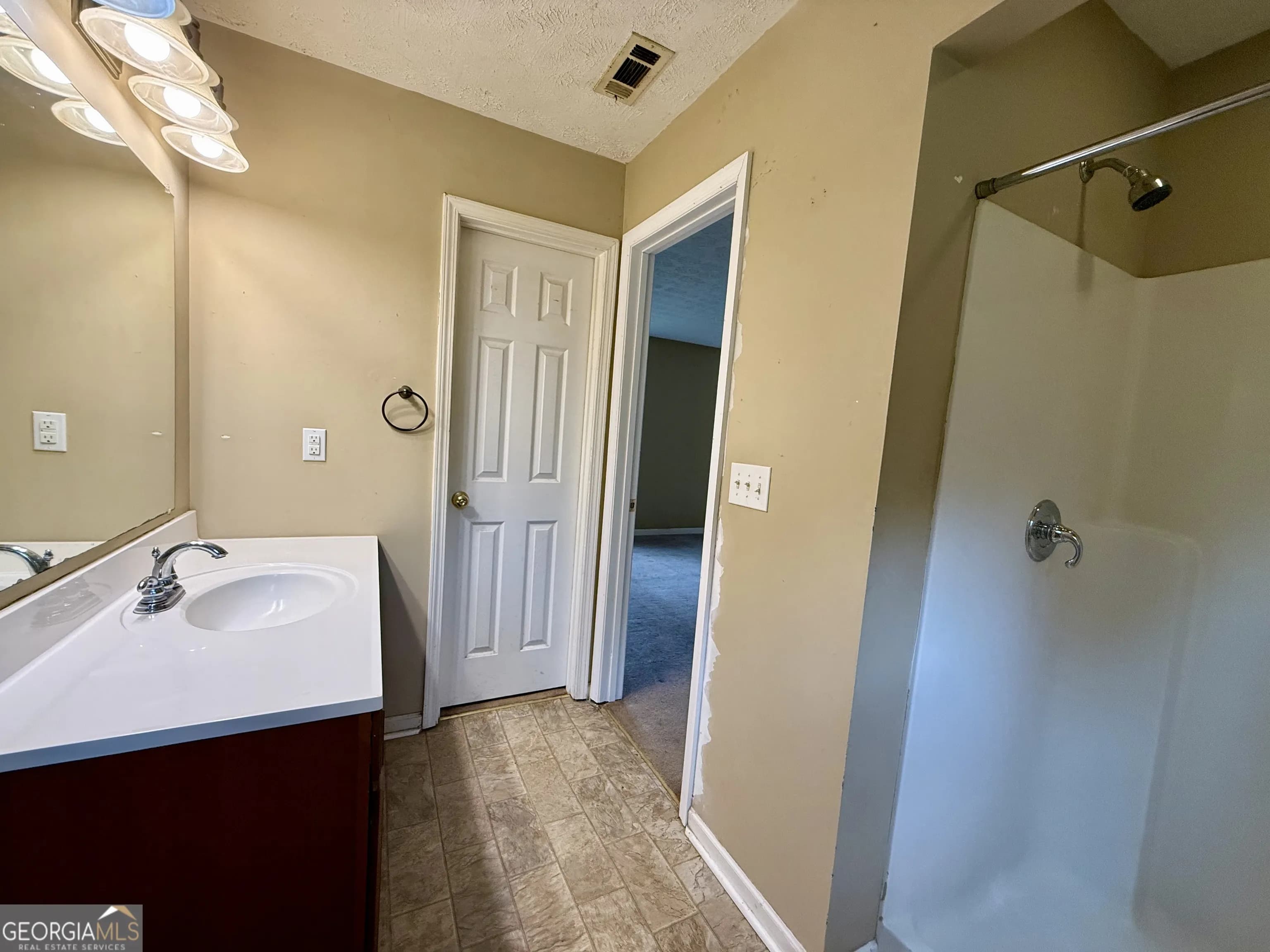 208 Donna Ln — photo 13 of 18
