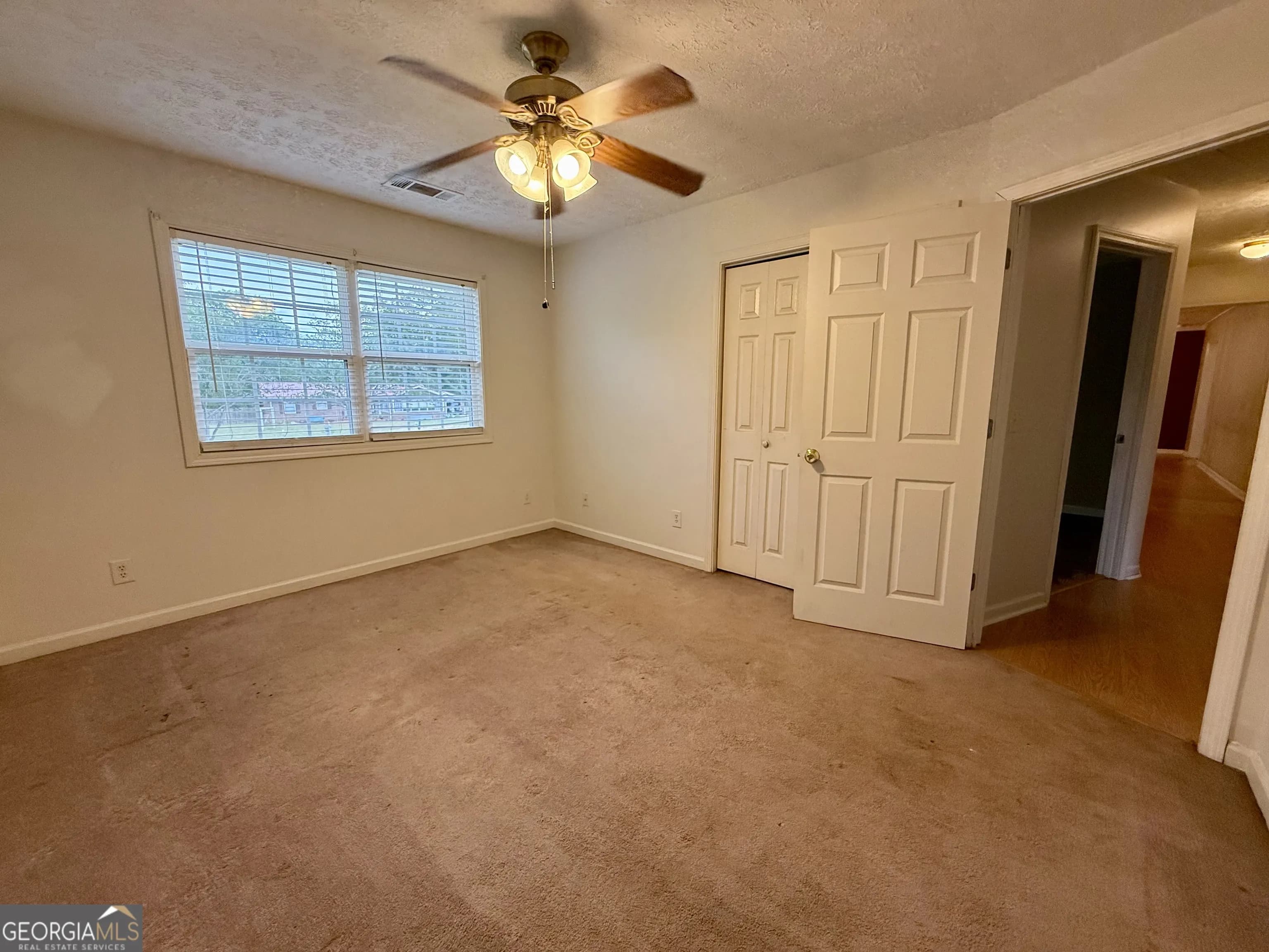 208 Donna Ln — photo 2 of 18