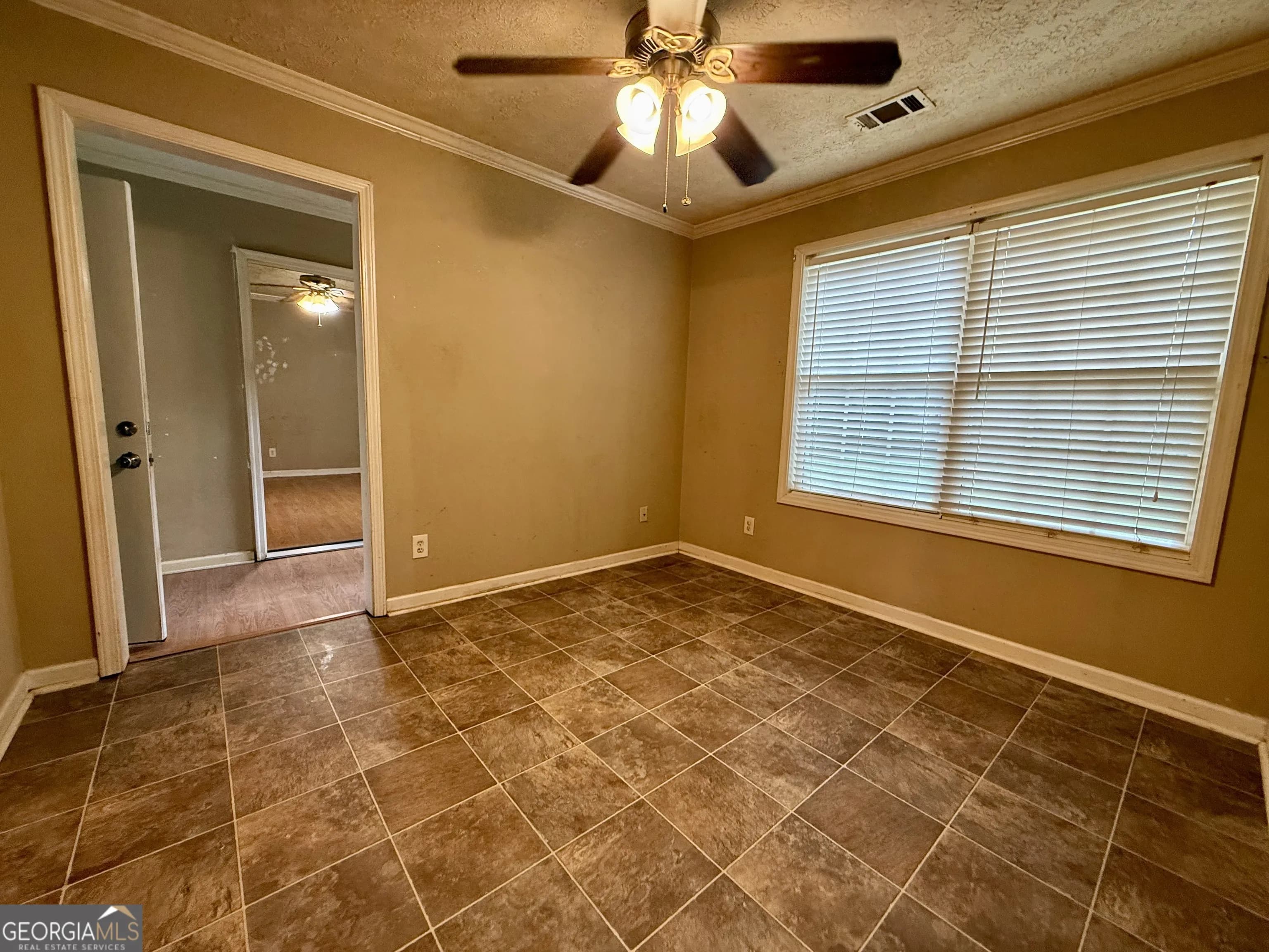 208 Donna Ln — photo 4 of 18