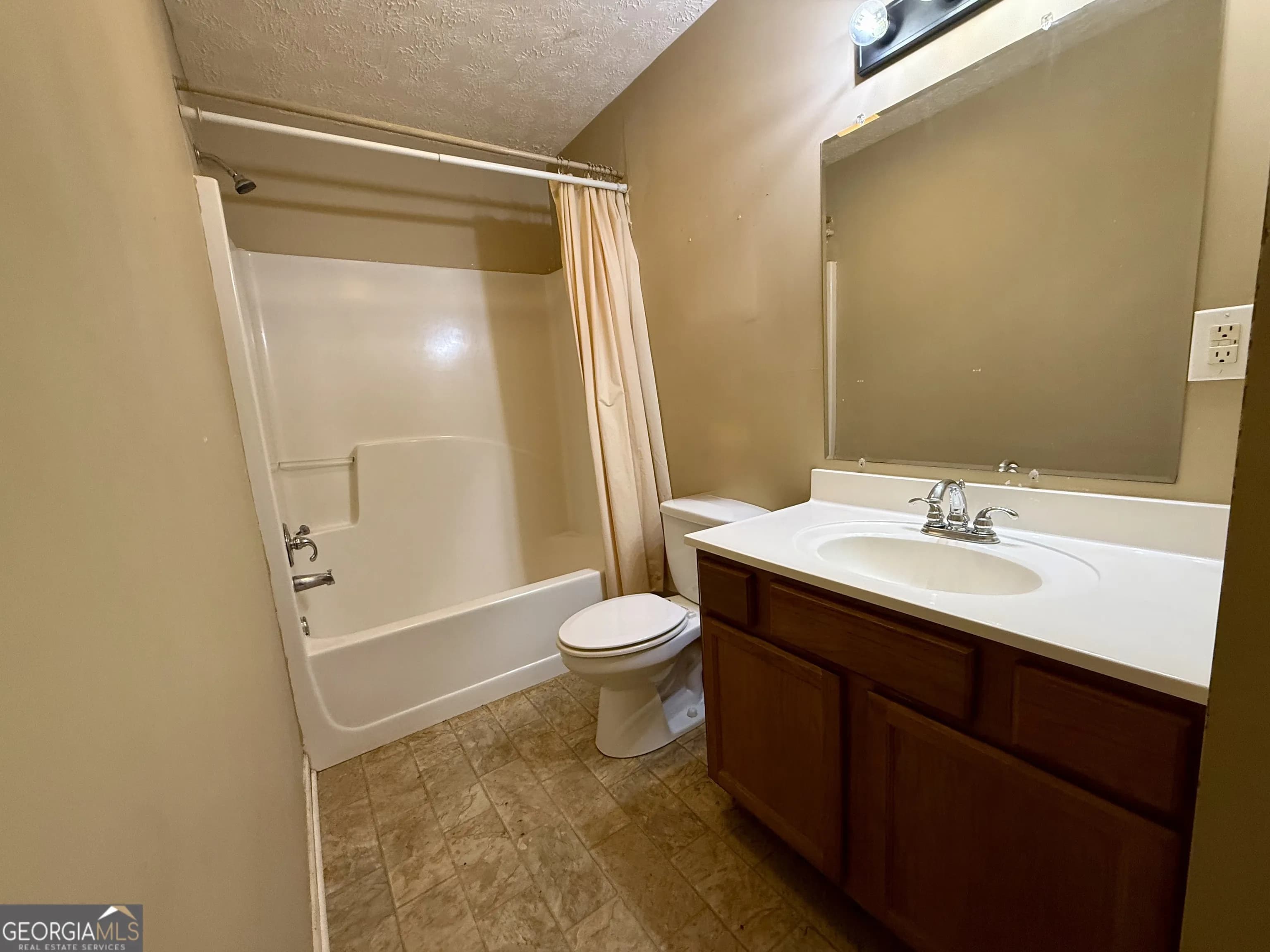208 Donna Ln — photo 15 of 18