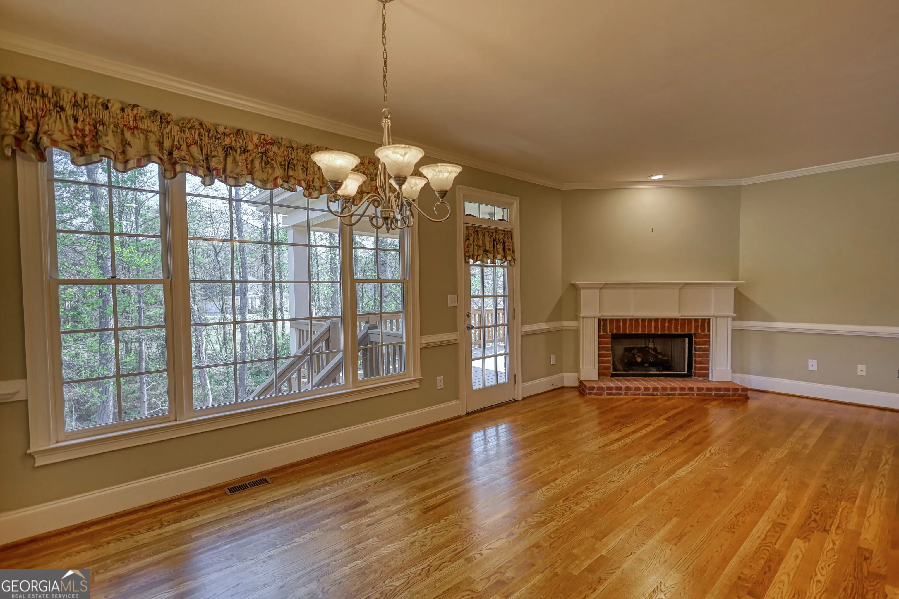3914 Hershel Dr — photo 4 of 36