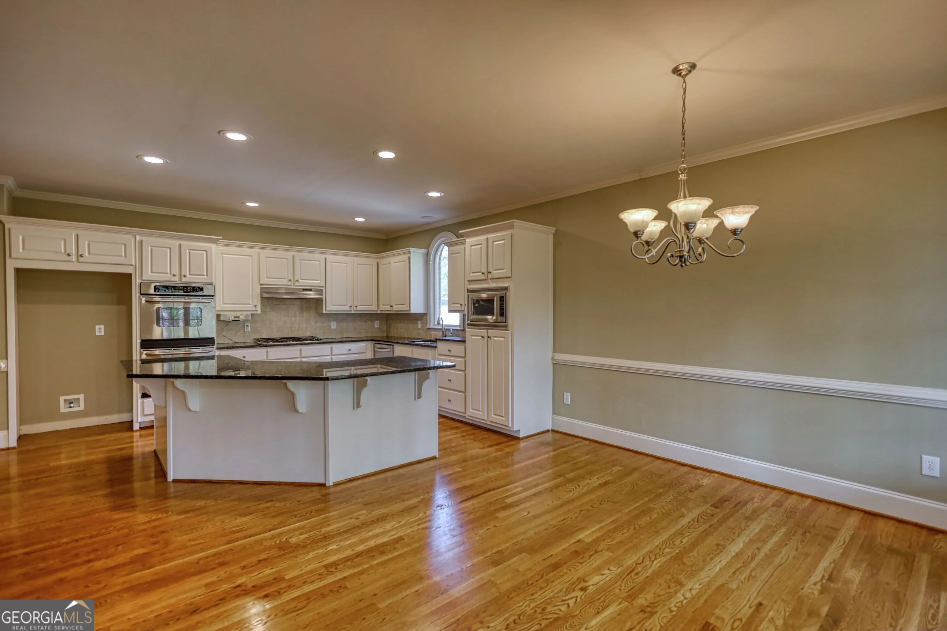 3914 Hershel Dr — photo 3 of 36