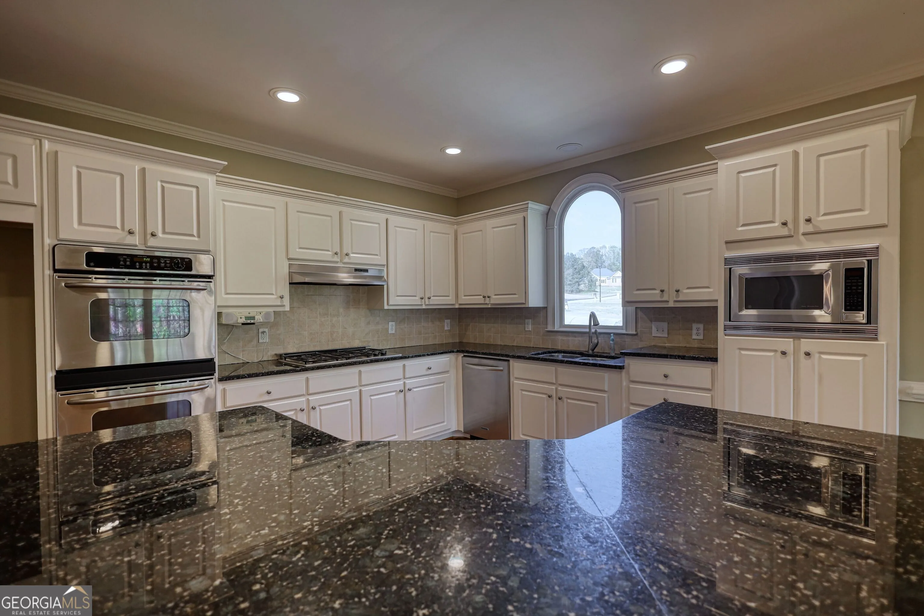 3914 Hershel Dr — photo 6 of 36