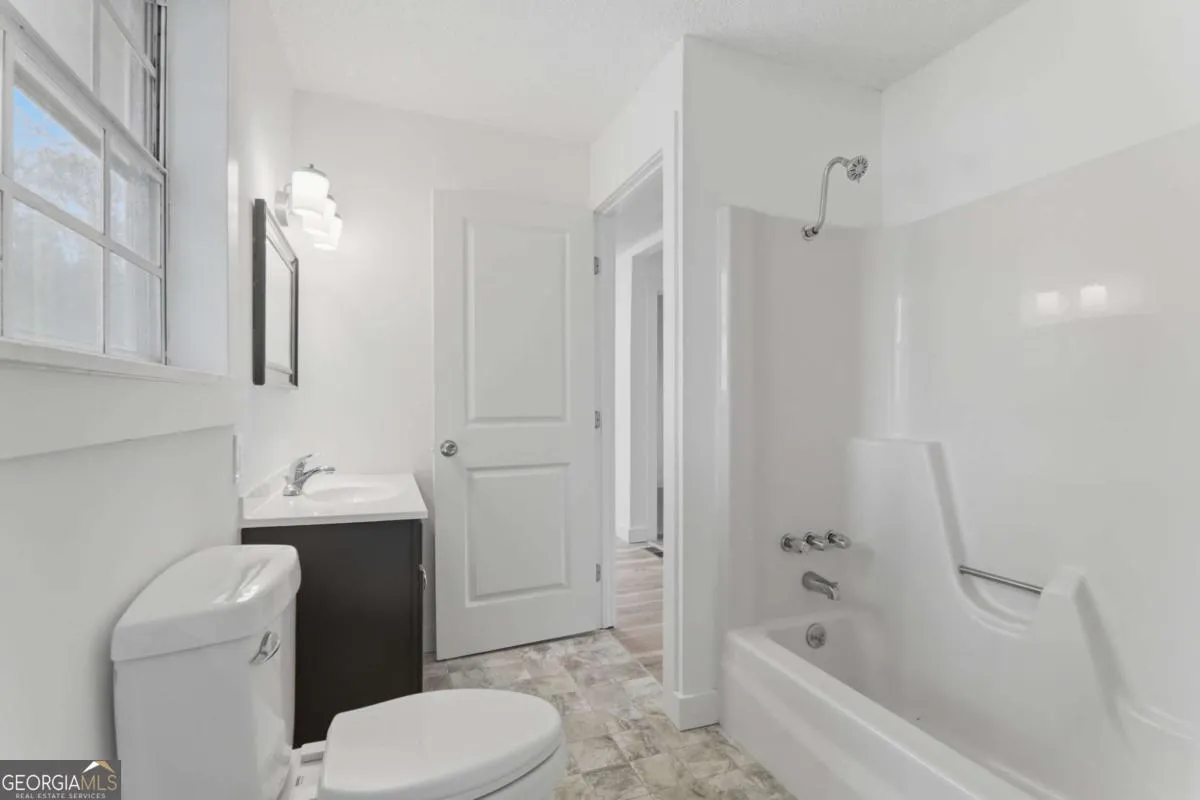 4361 Ben Hill Rd — photo 5 of 30