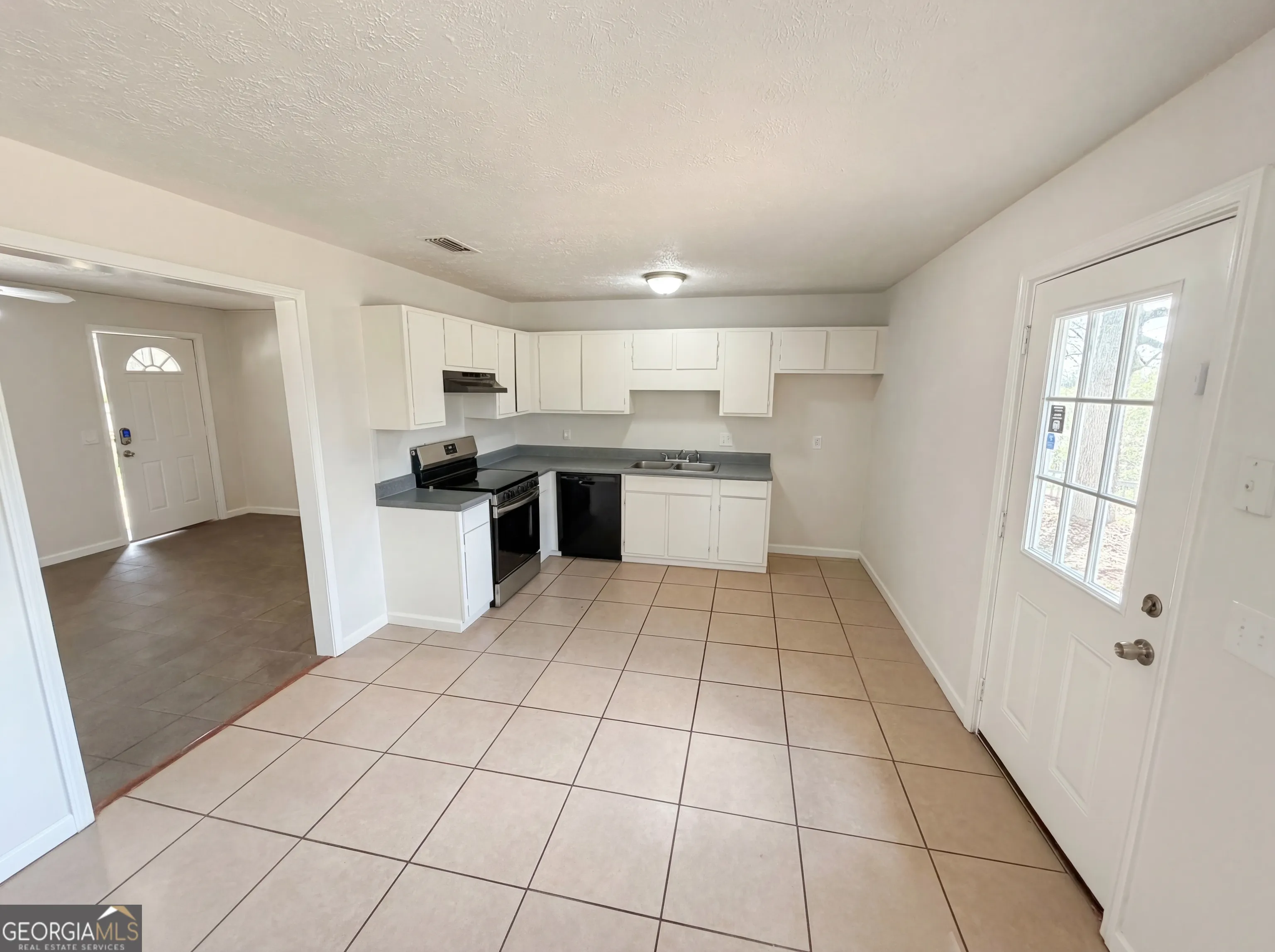 2405 Eric Ln — photo 3 of 19