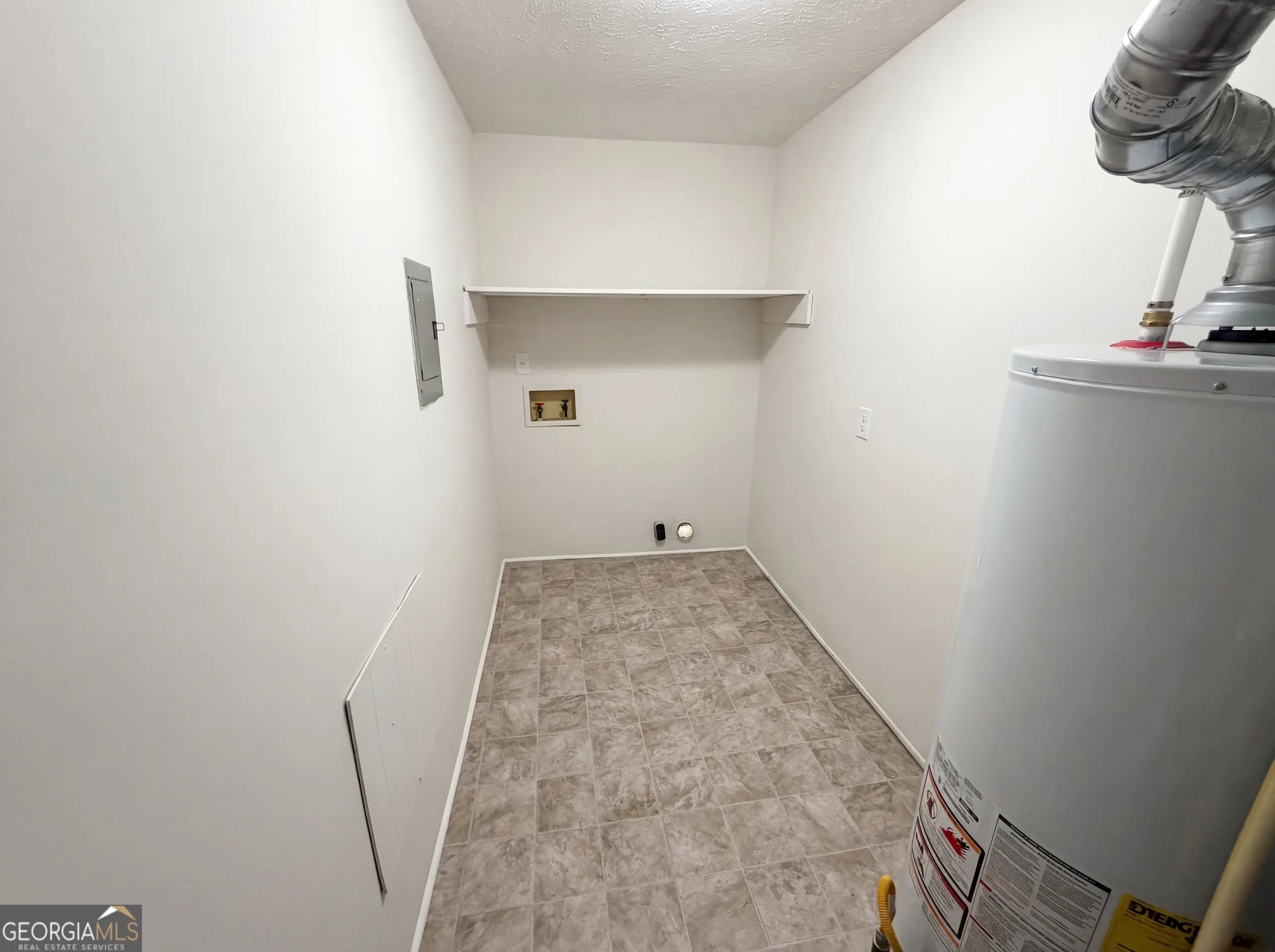 2405 Eric Ln — photo 4 of 19