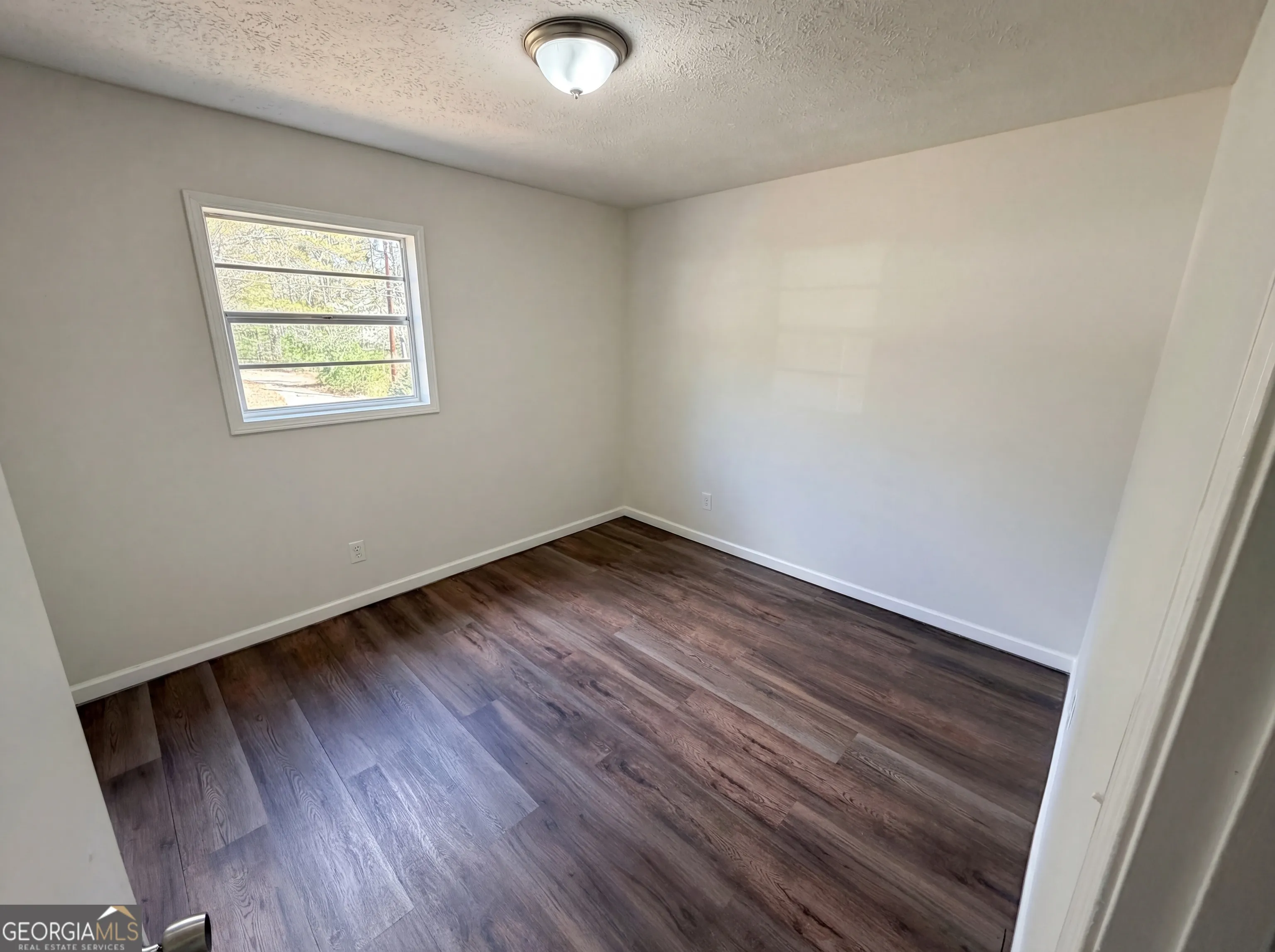 2405 Eric Ln — photo 5 of 19