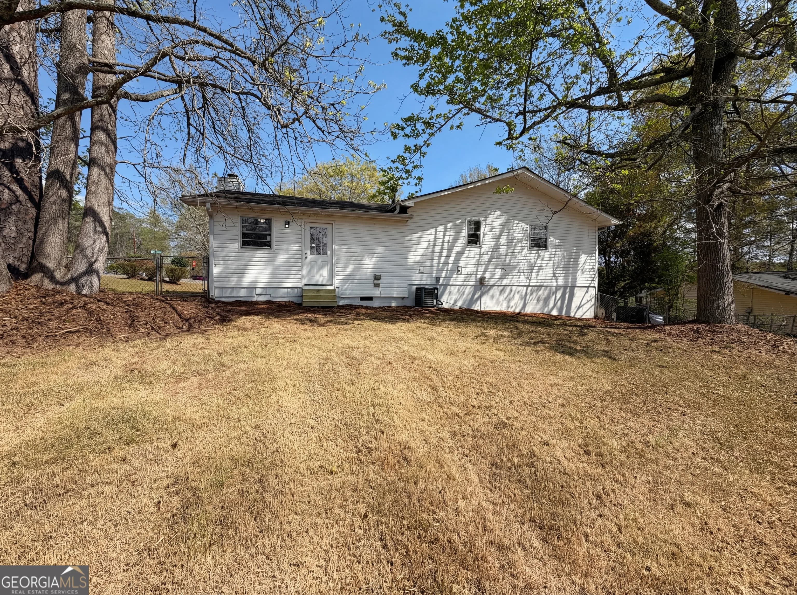 2405 Eric Ln — photo 14 of 19