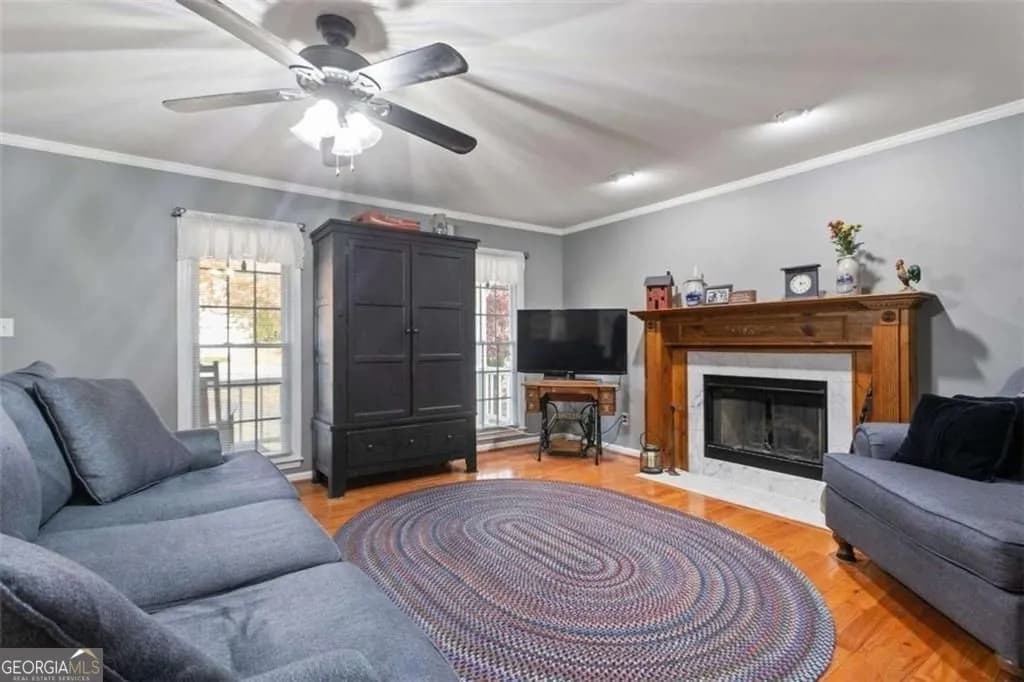 66 Charlotte Pl — photo 3 of 40