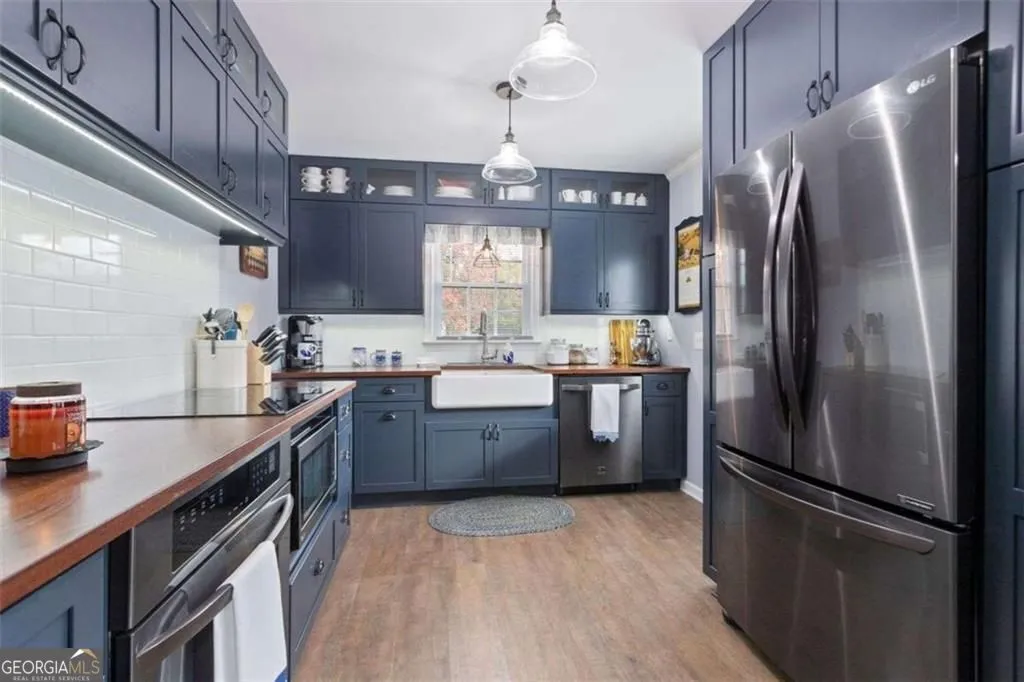66 Charlotte Pl — photo 6 of 40