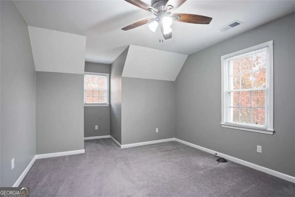 66 Charlotte Pl — photo 17 of 40