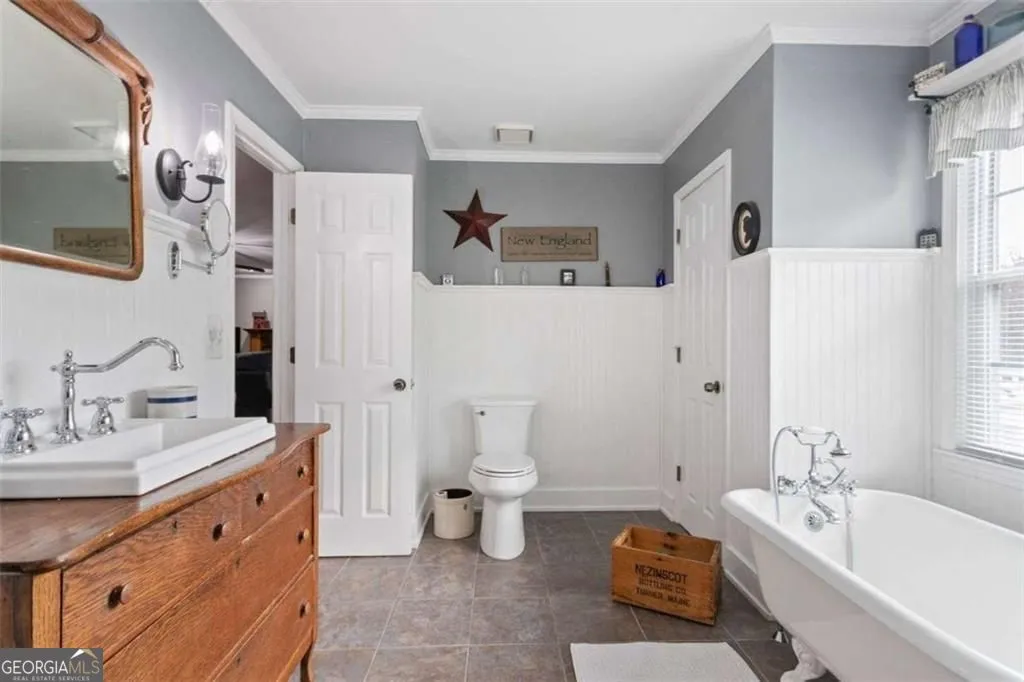 66 Charlotte Pl — photo 11 of 40