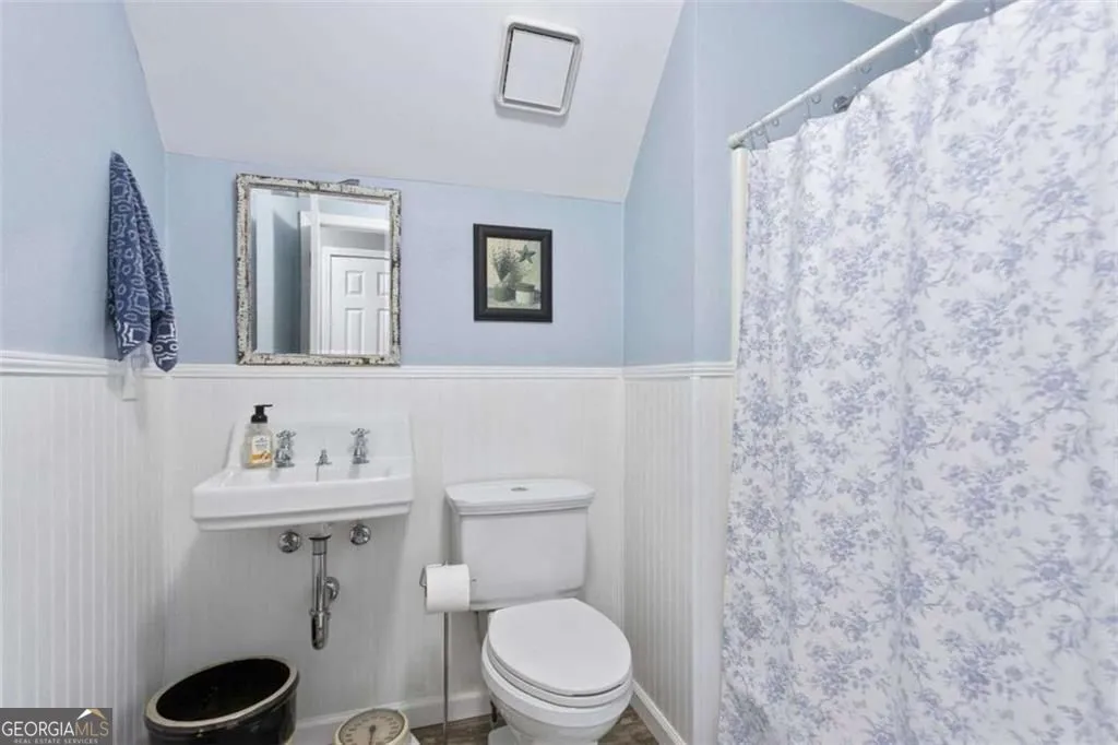 66 Charlotte Pl — photo 16 of 40