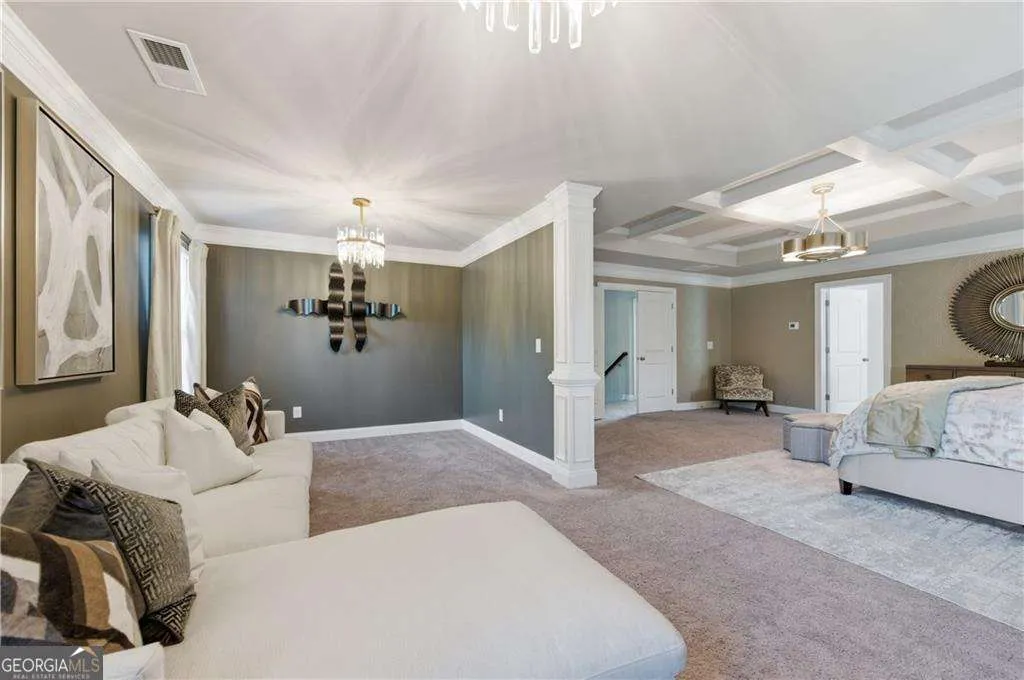 6160 Belmont Dr — photo 11 of 40
