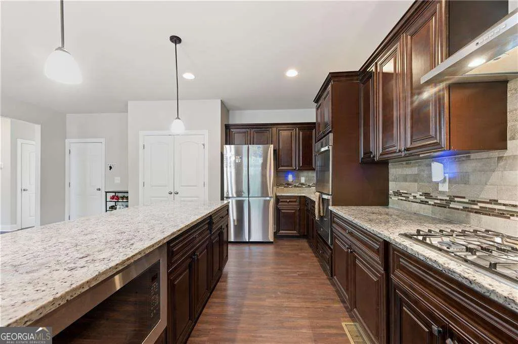 6160 Belmont Dr — photo 3 of 40