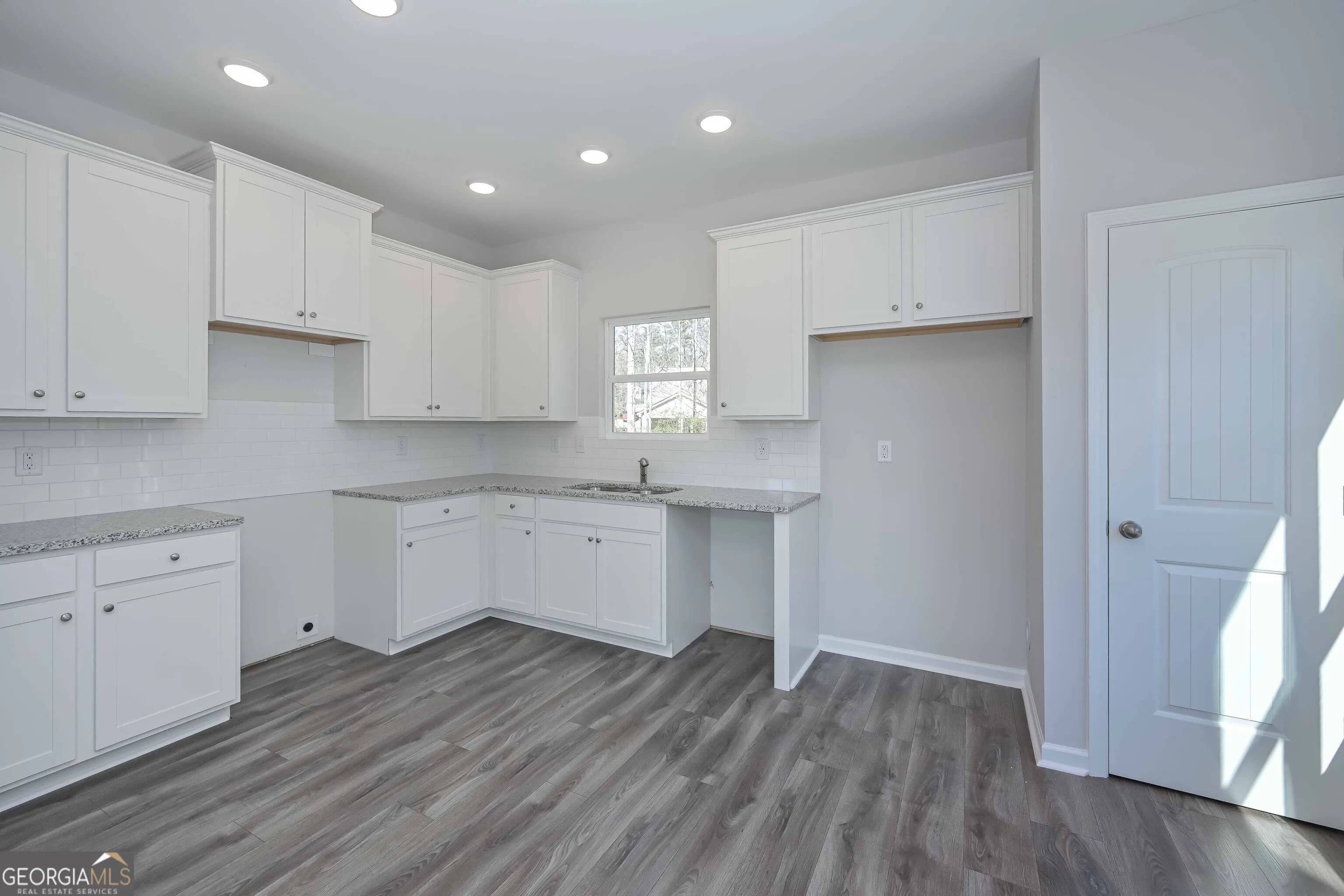 506 Charleston Pl — photo 6 of 27