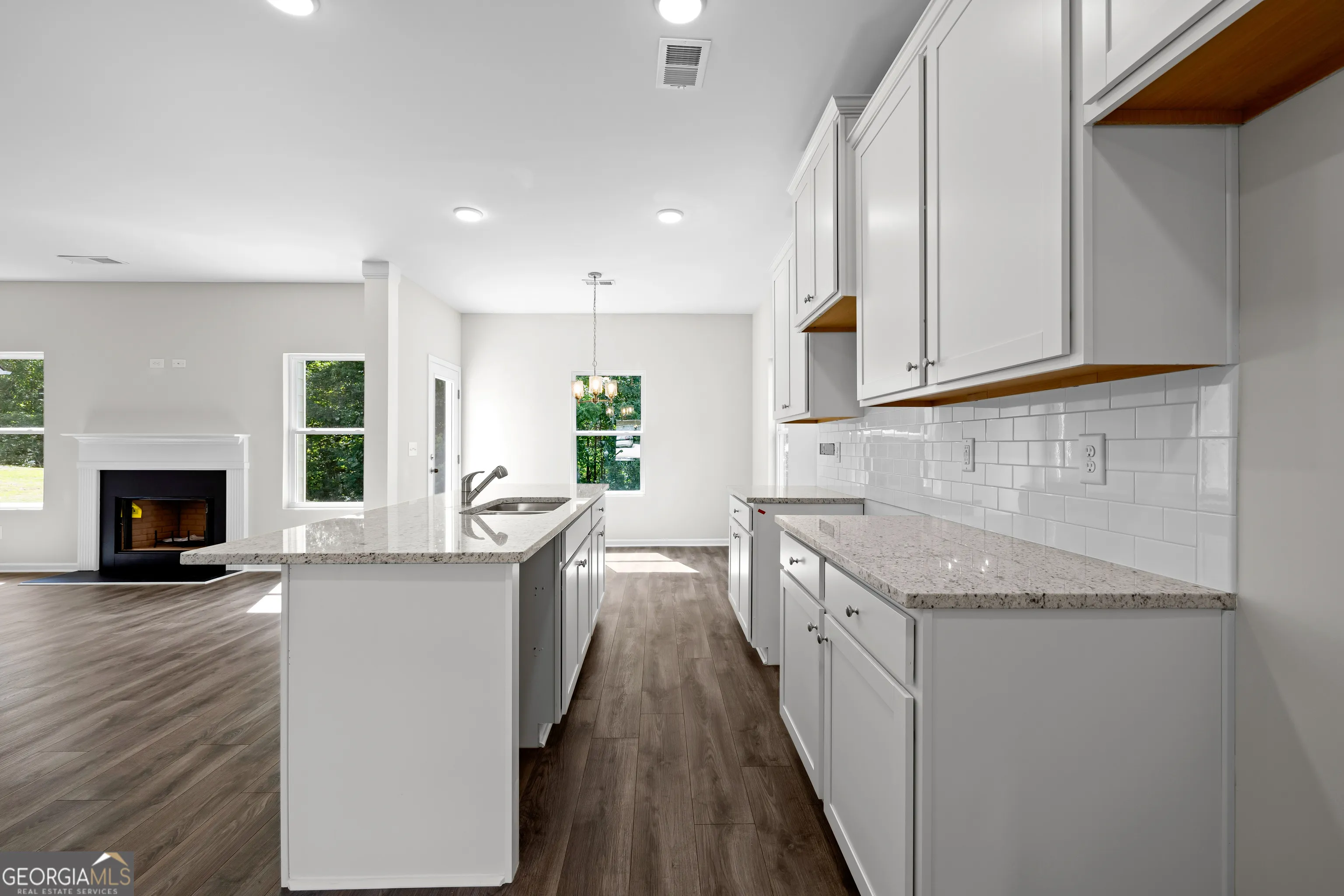 505 Charleston Pl — photo 11 of 44
