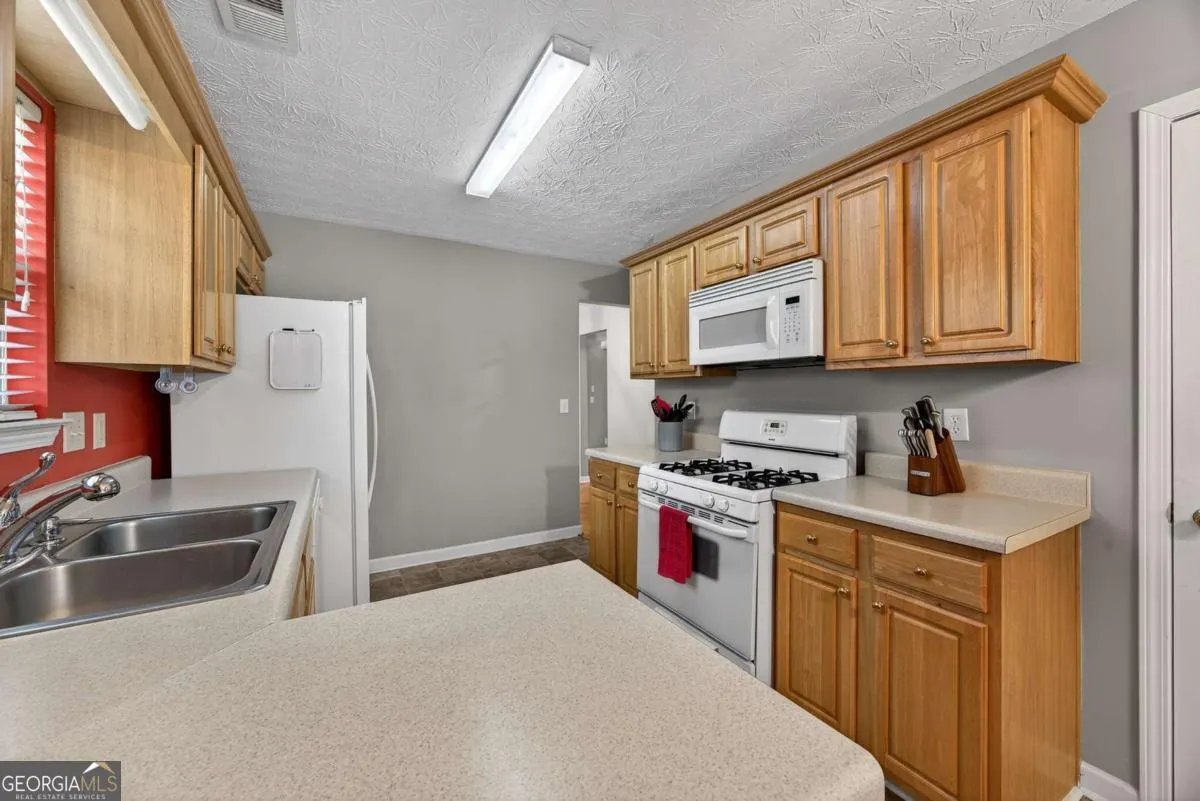 402 Mount Laurel Dr — photo 4 of 28