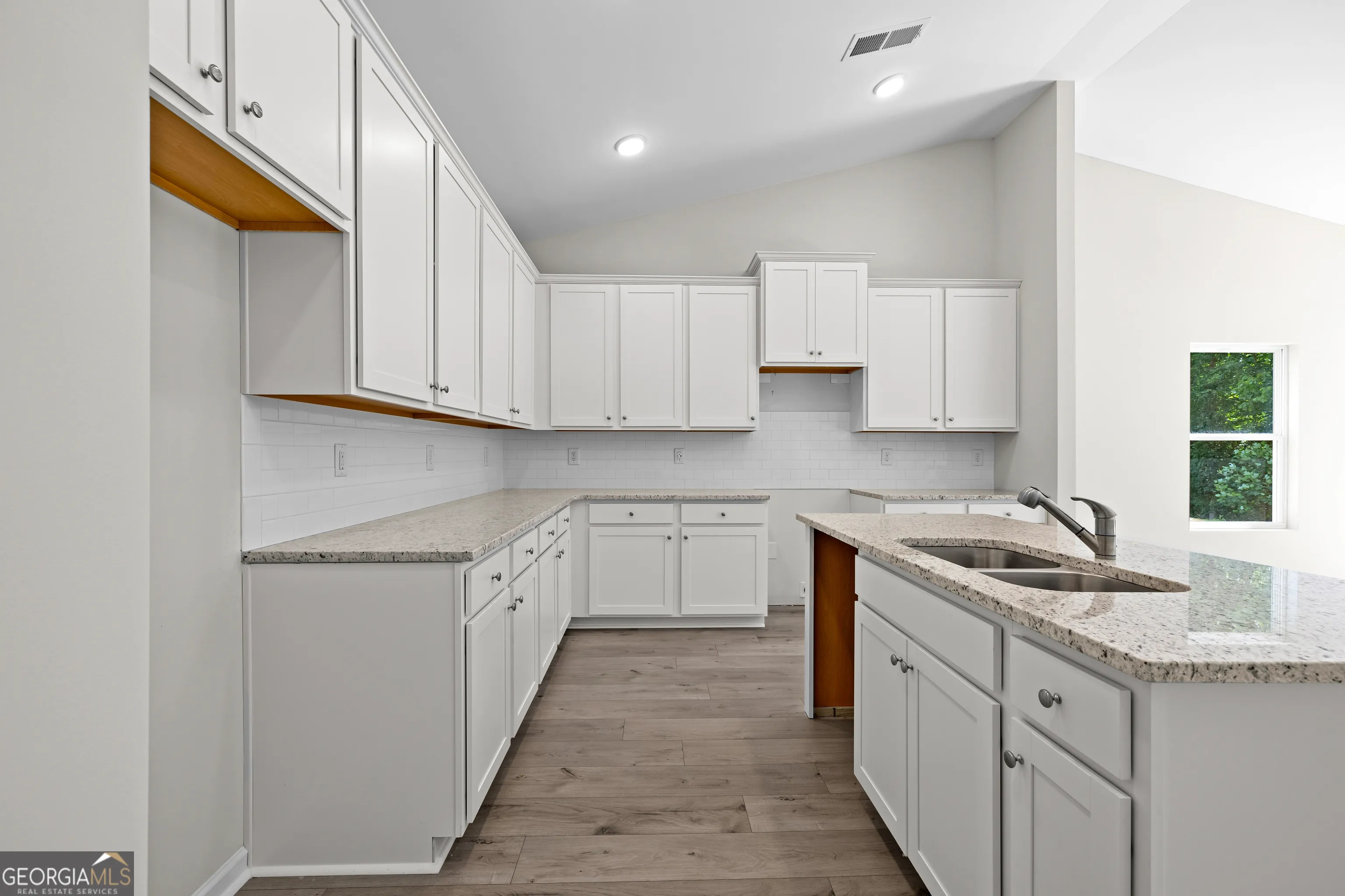 503 Charleston Pl — photo 9 of 34