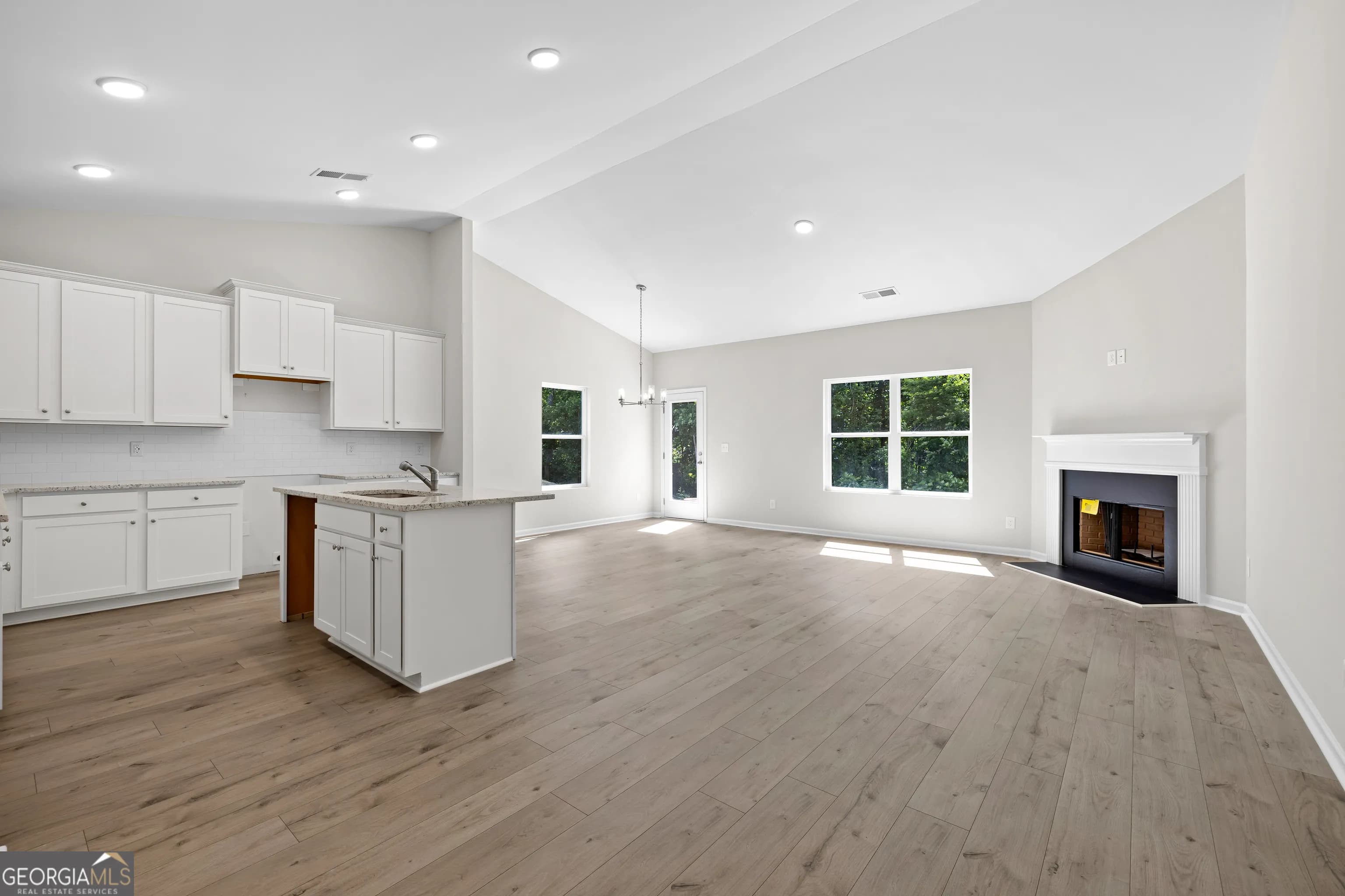 503 Charleston Pl — photo 8 of 34