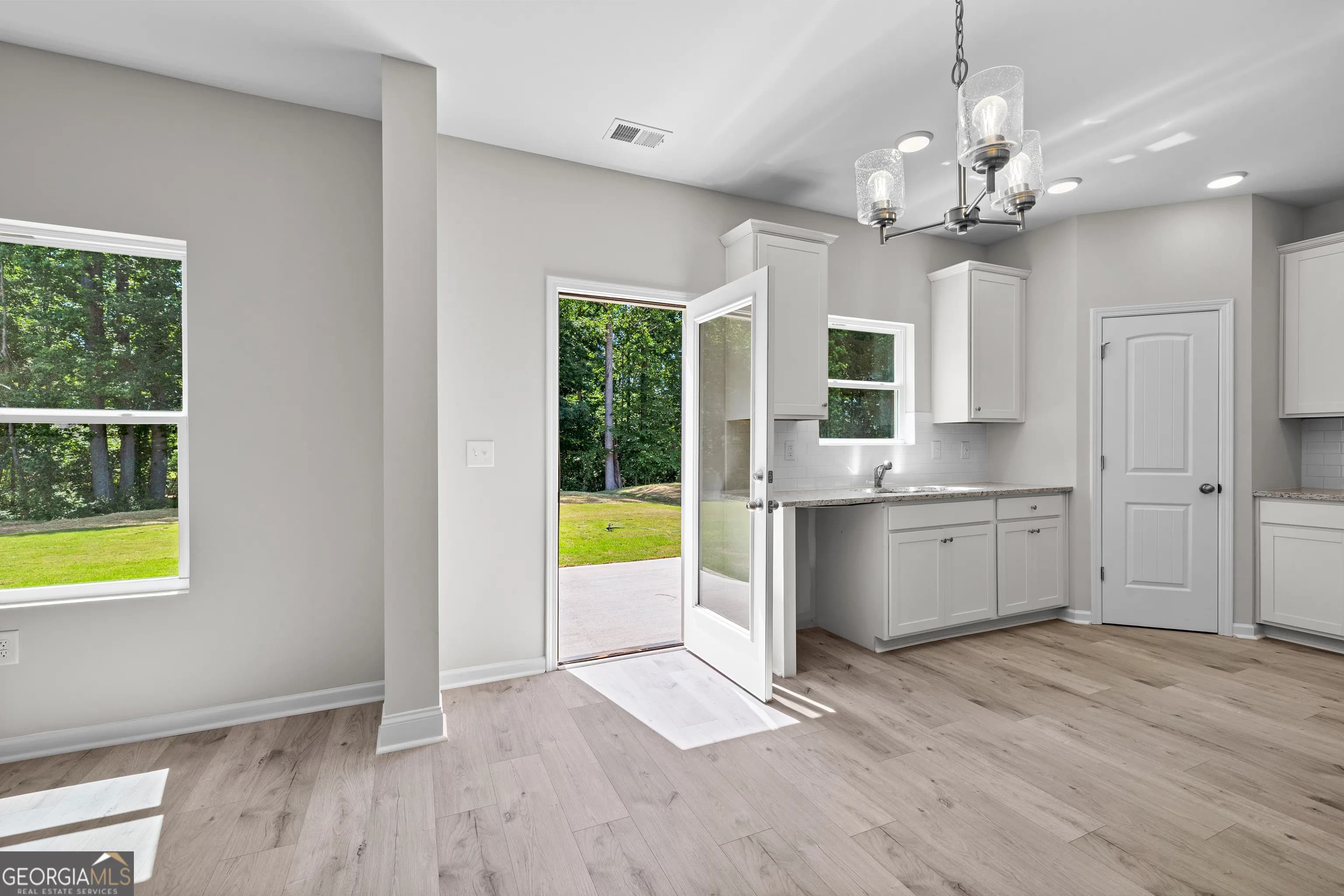 501 Charleston Pl — photo 16 of 43