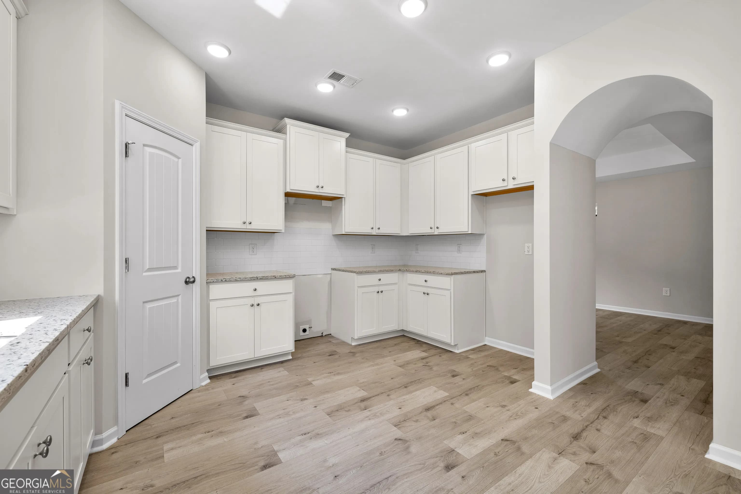 501 Charleston Pl — photo 14 of 43