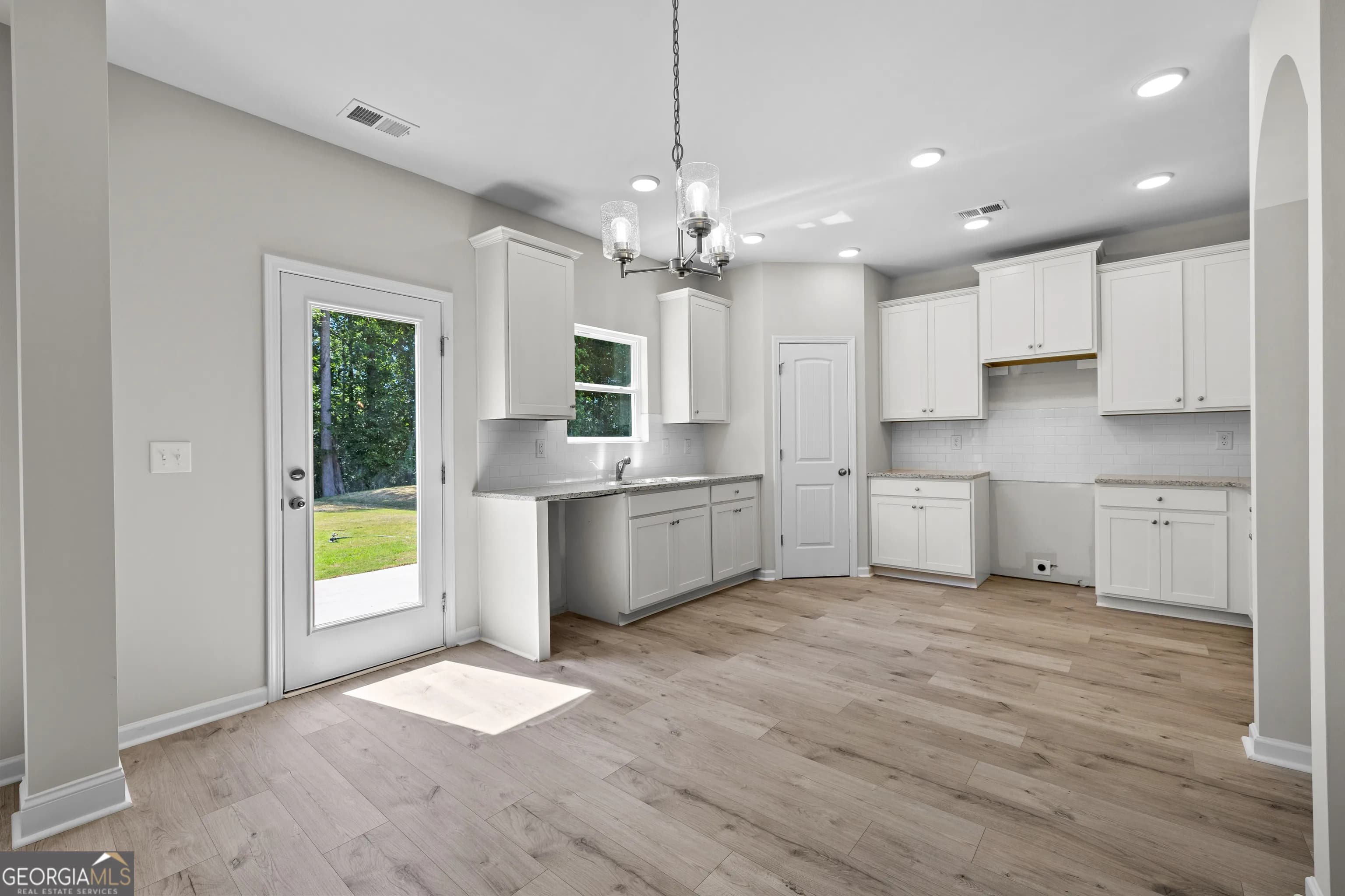 501 Charleston Pl — photo 11 of 43