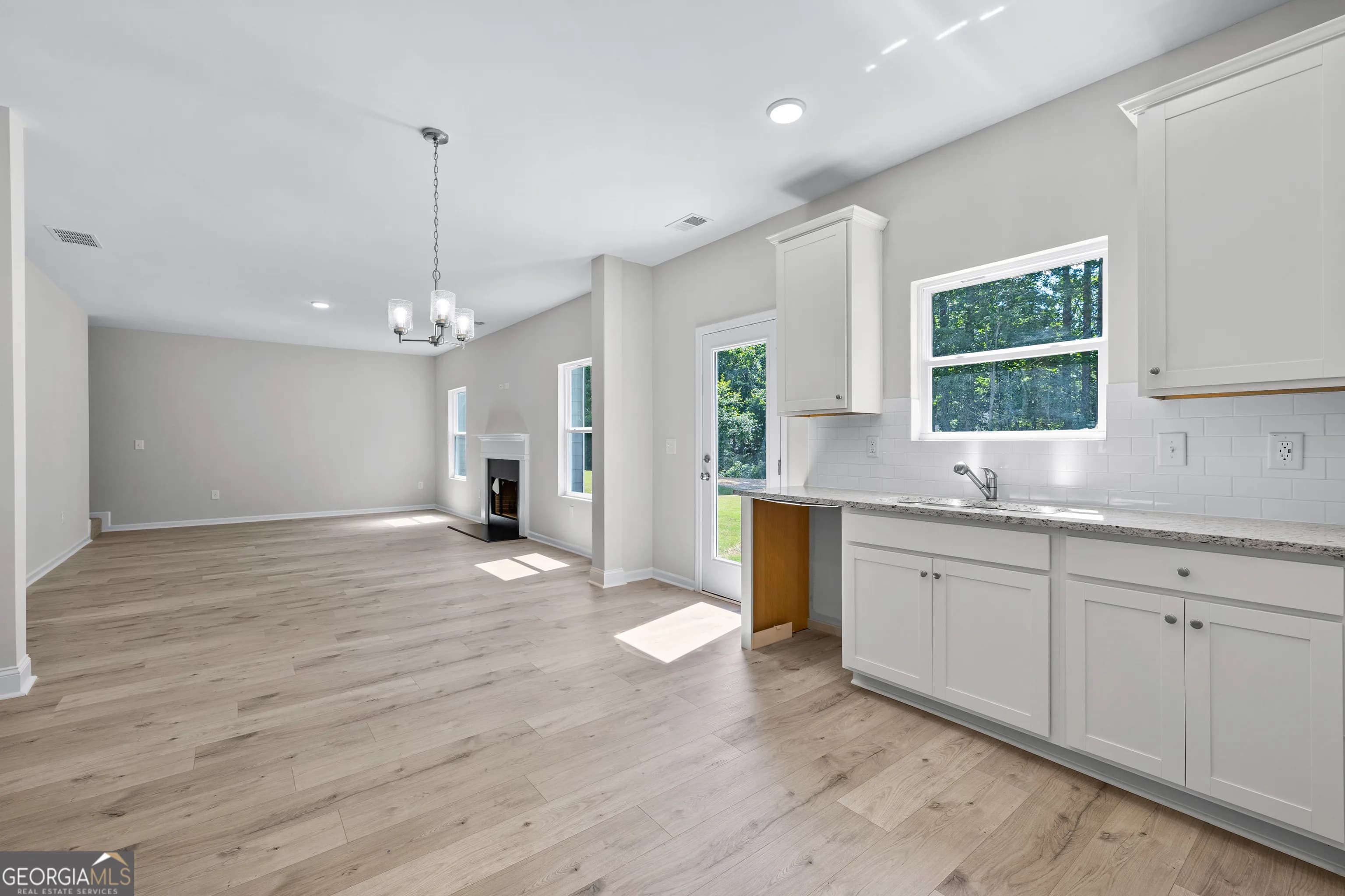 501 Charleston Pl — photo 15 of 43
