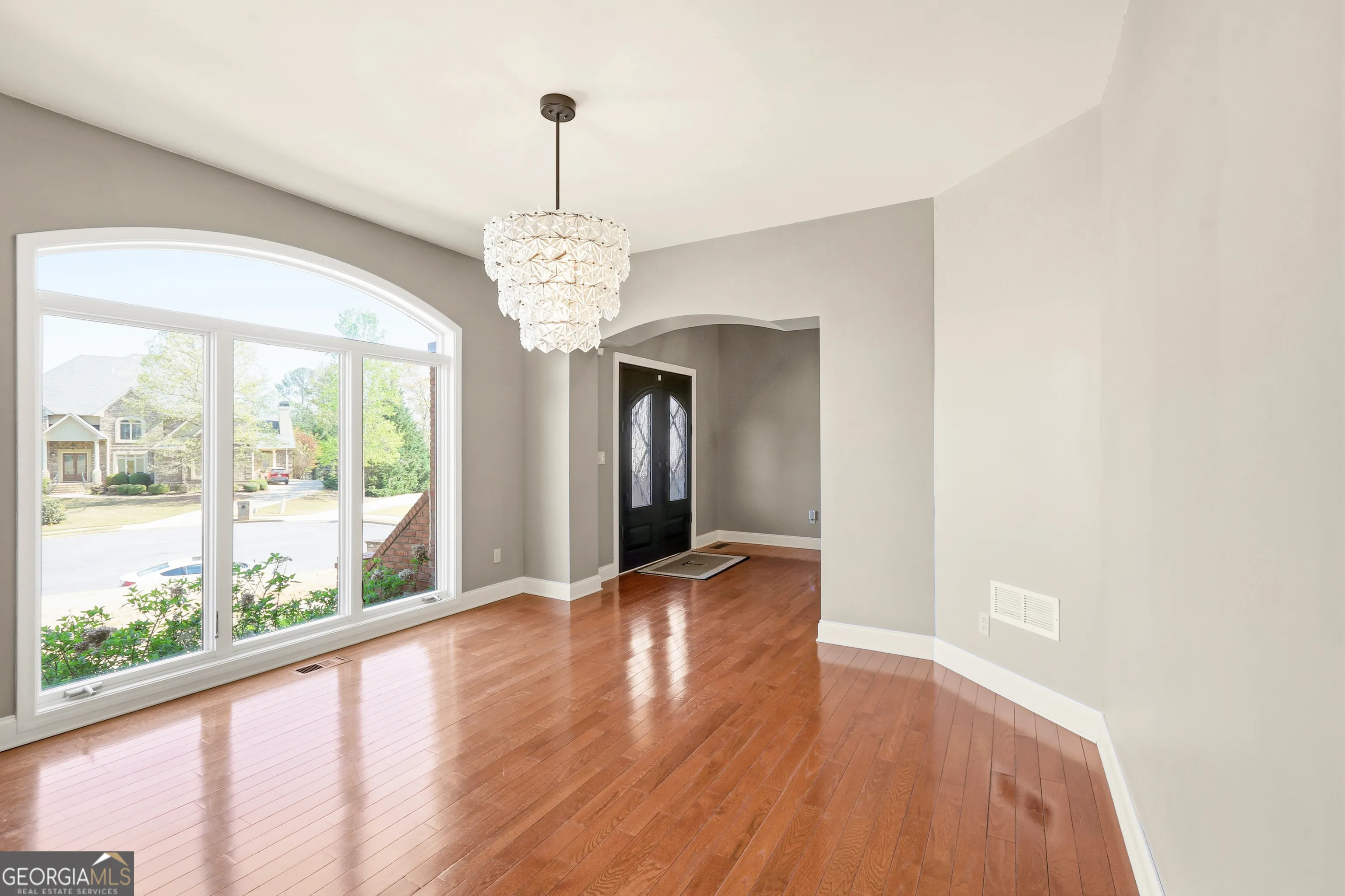 5653 Tuxedo Dr — photo 4 of 61