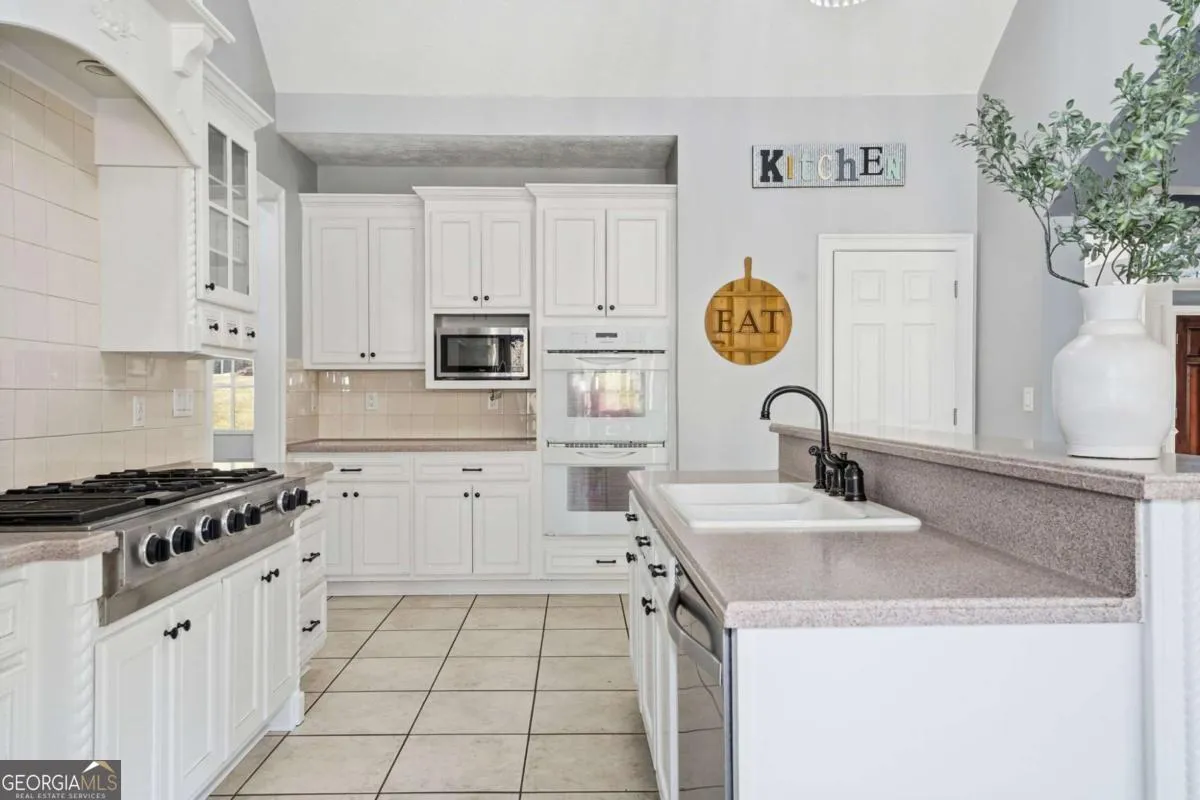 5666 Chapel Hill Rd — photo 4 of 57