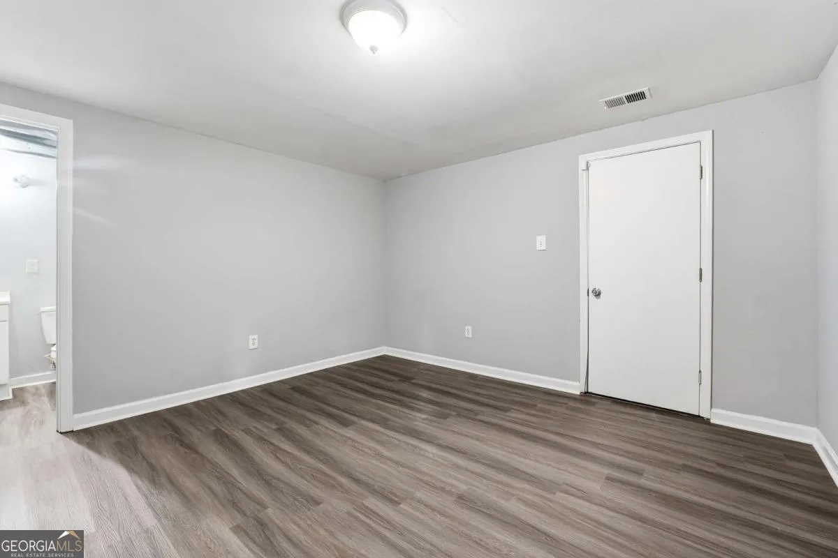 6653 Prinston Cir — photo 5 of 25