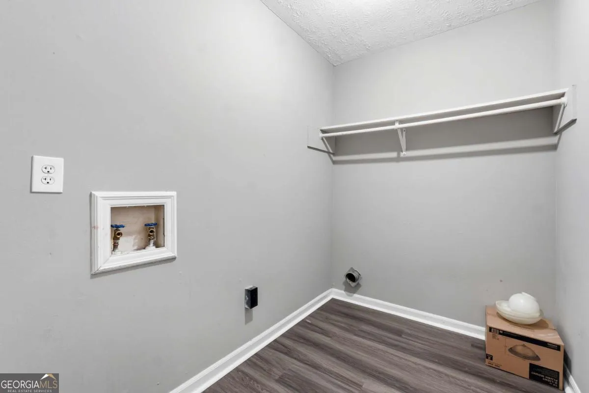 6653 Prinston Cir — photo 9 of 25