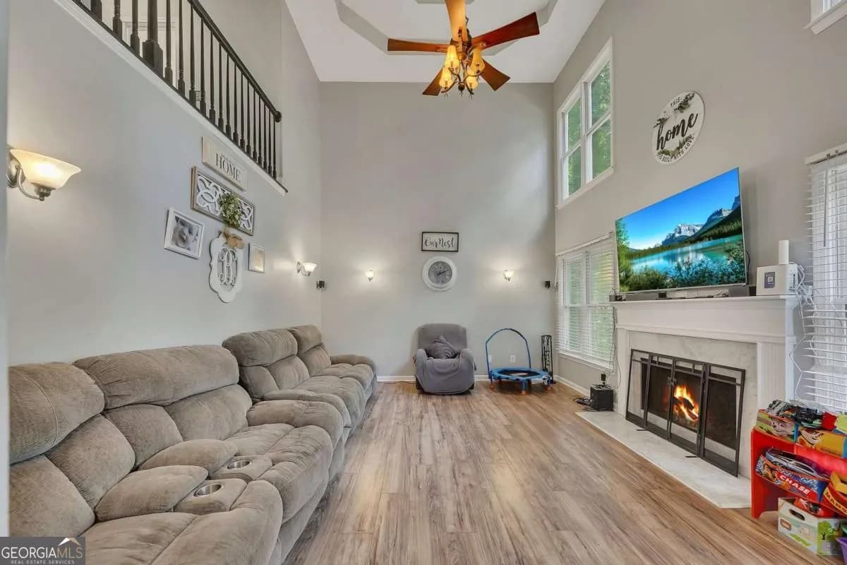131 Banyon Ct — photo 4 of 31
