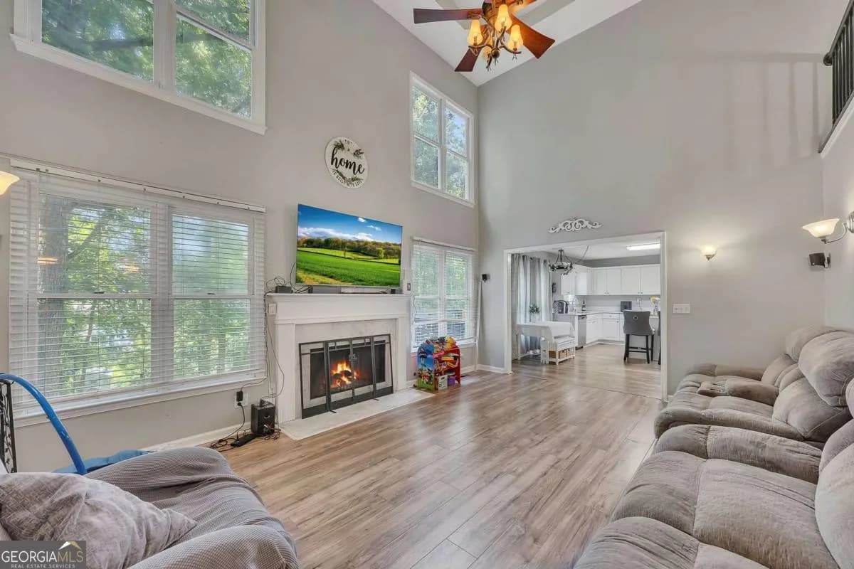 131 Banyon Ct — photo 3 of 31