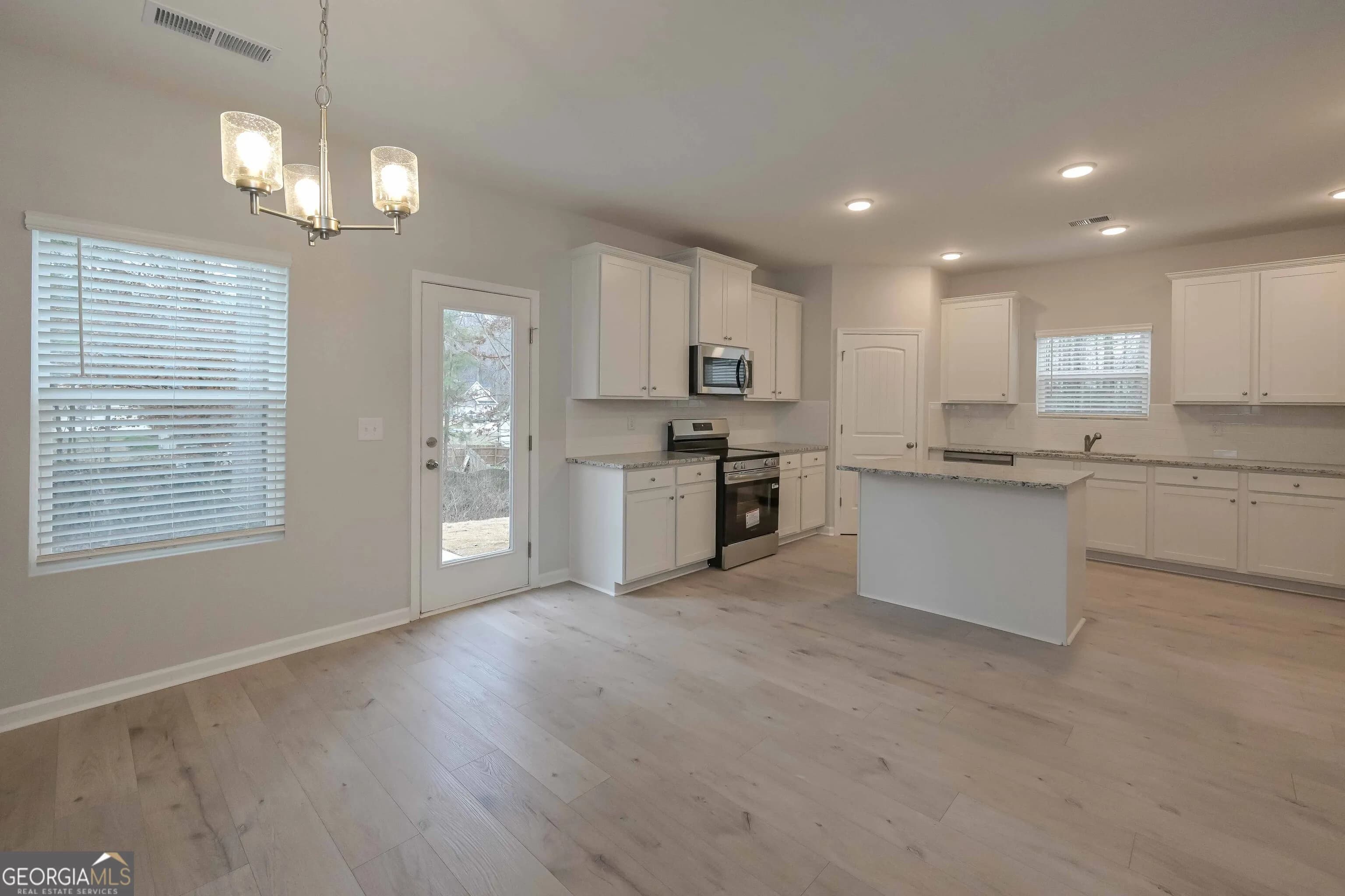 489 Charleston Pl — photo 3 of 36