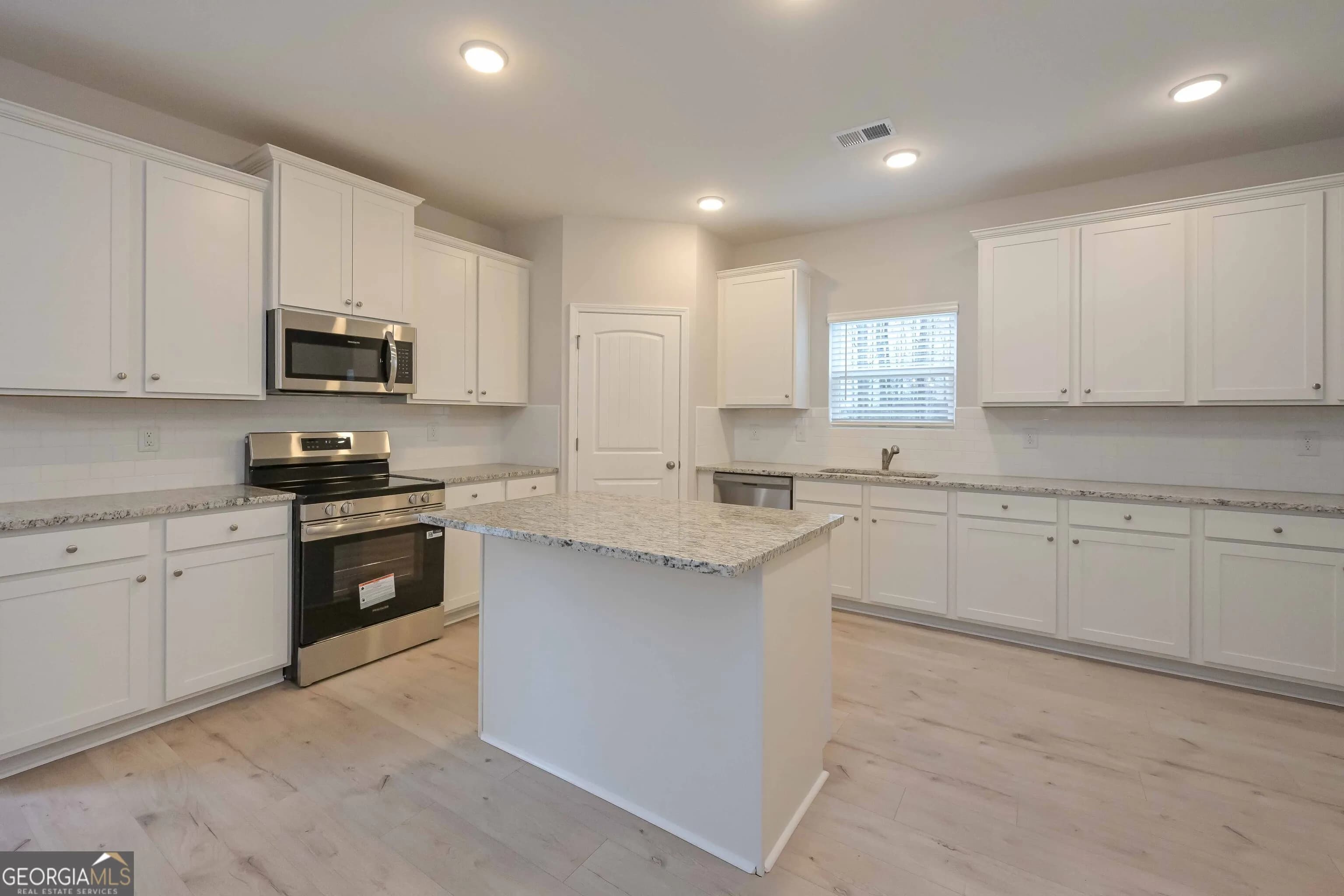 489 Charleston Pl — photo 9 of 36