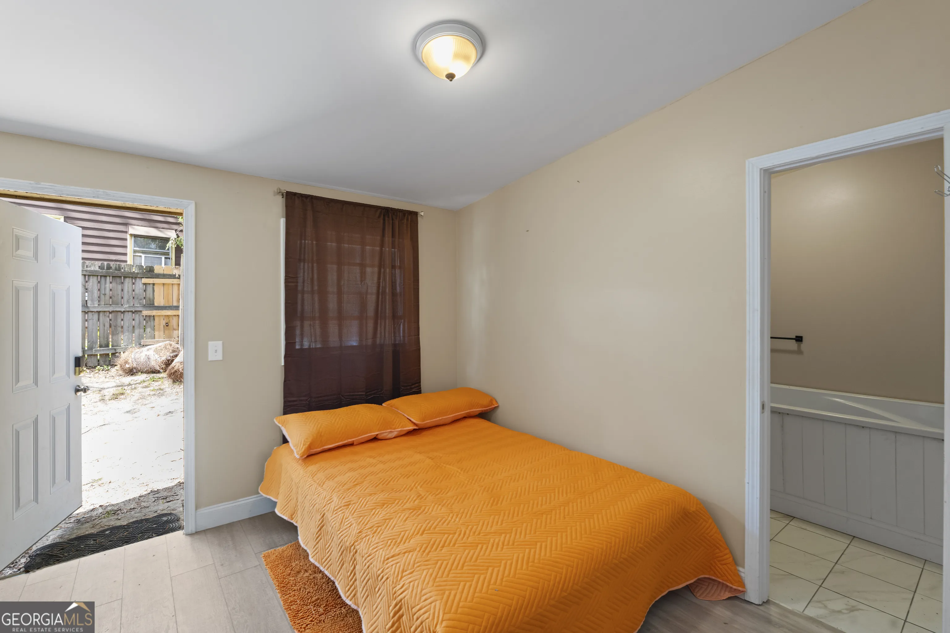 3209 Peachtree St — photo 8 of 24