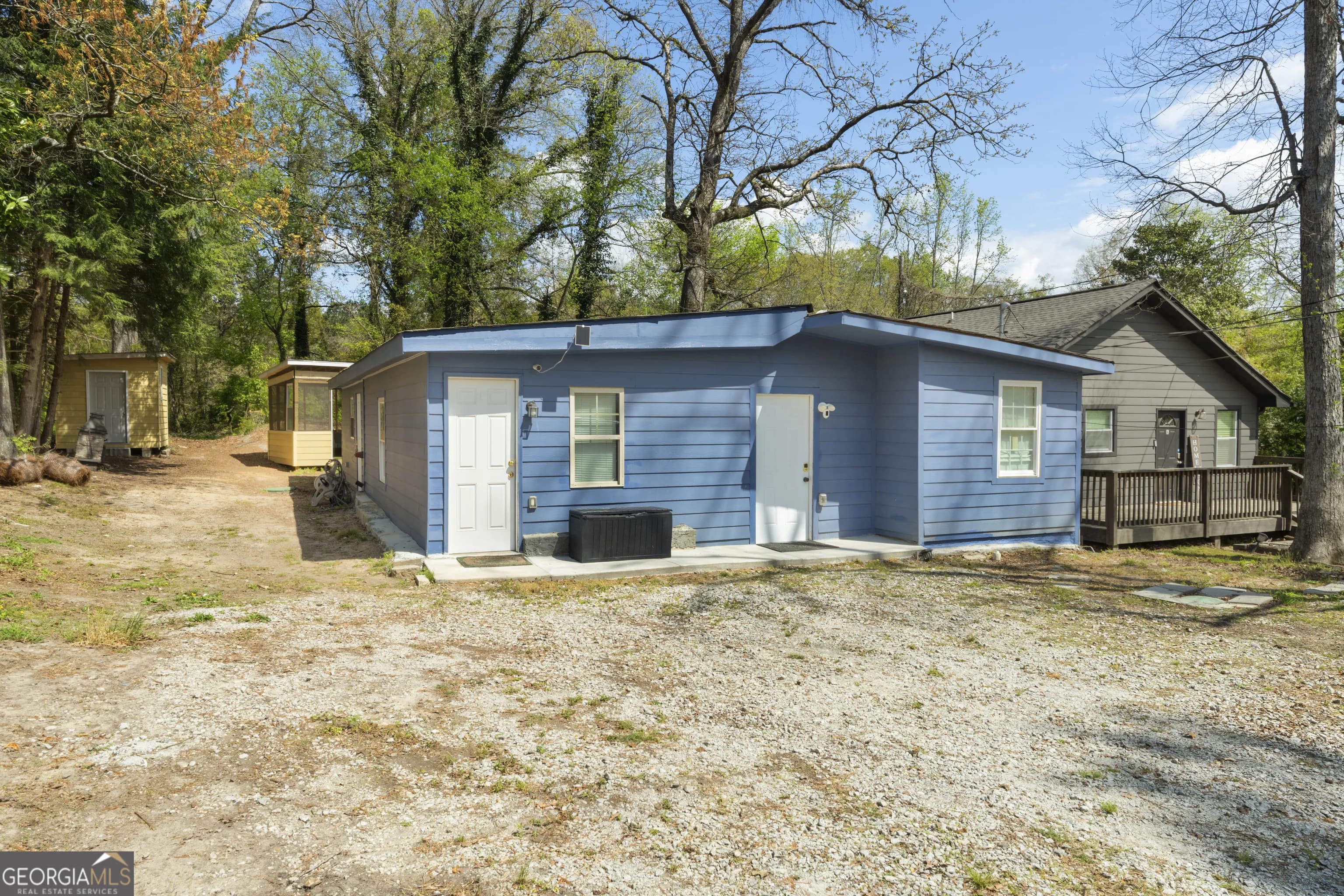 3209 Peachtree St — photo 2 of 24