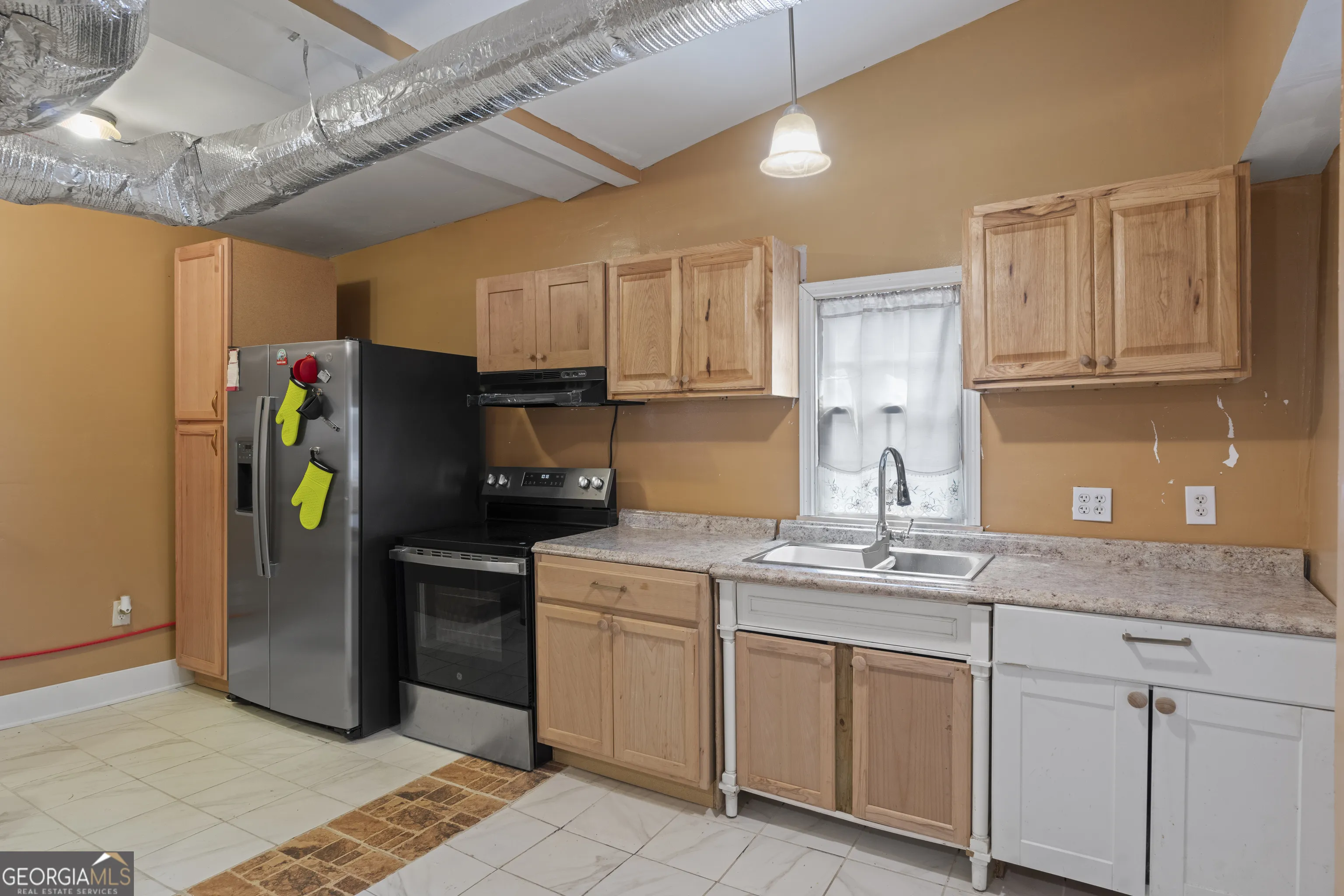 3209 Peachtree St — photo 3 of 24