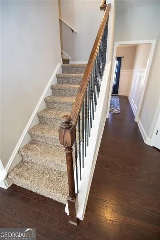 255 Fieldstone Ln — photo 4 of 44