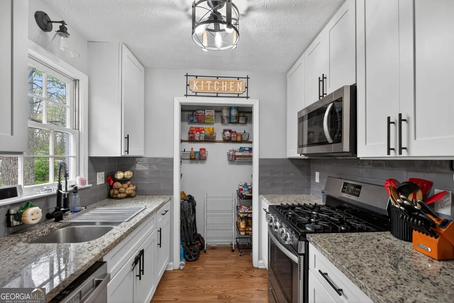 28 Stone Edge Dr — photo 3 of 29