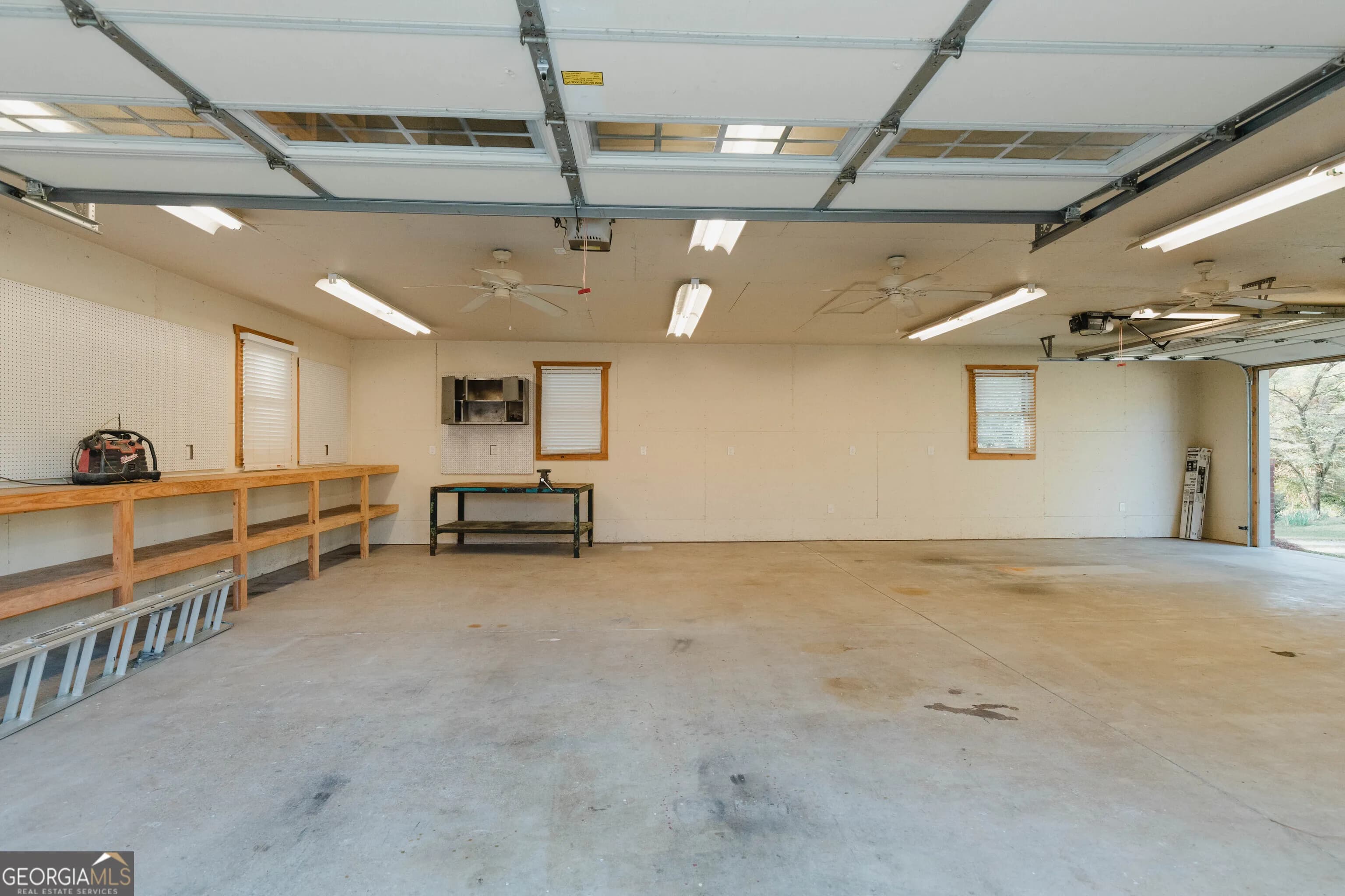 190 Fairlawn Dr — photo 5 of 103