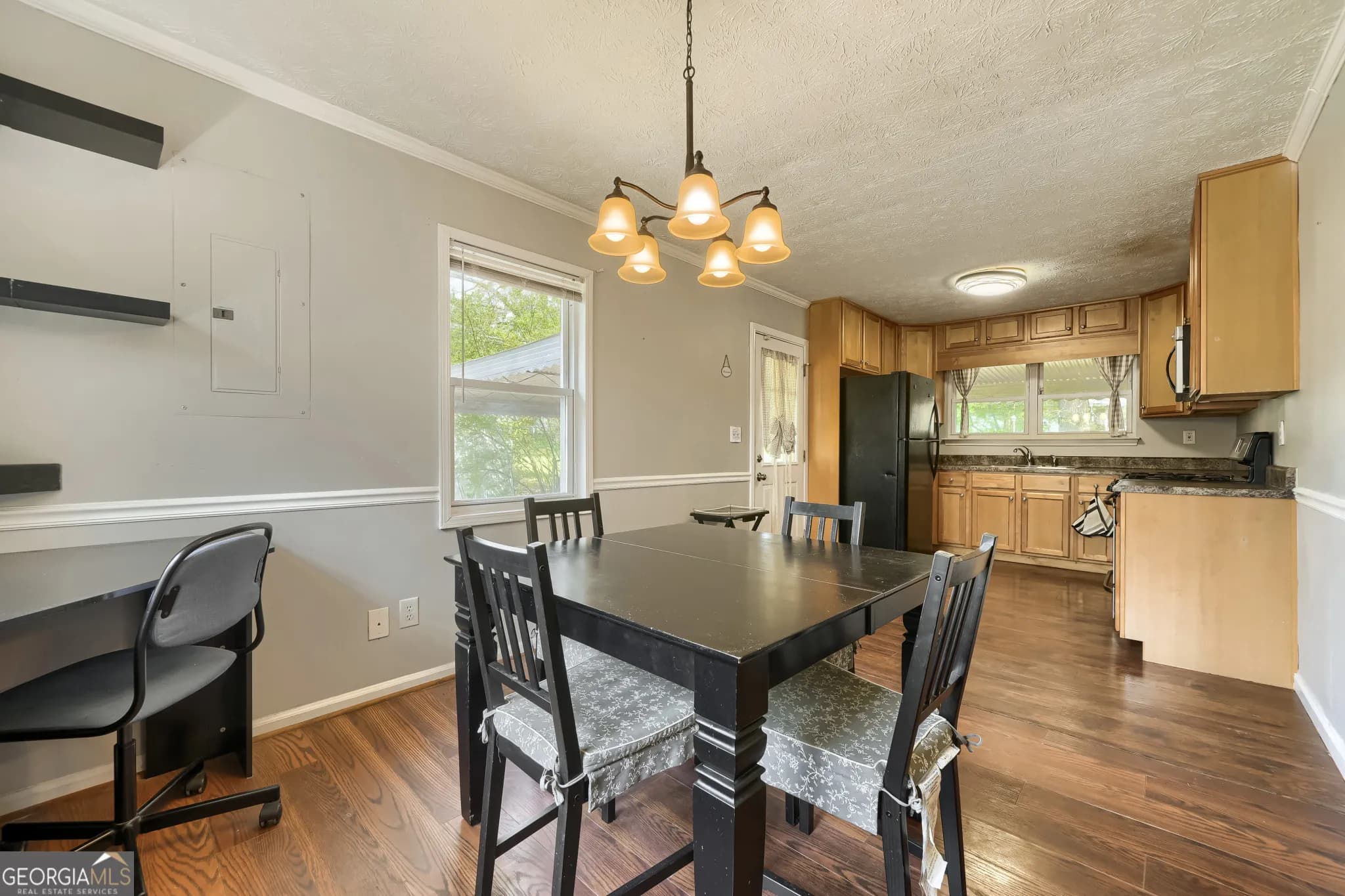 8504 Meadowbrook Dr — photo 4 of 29