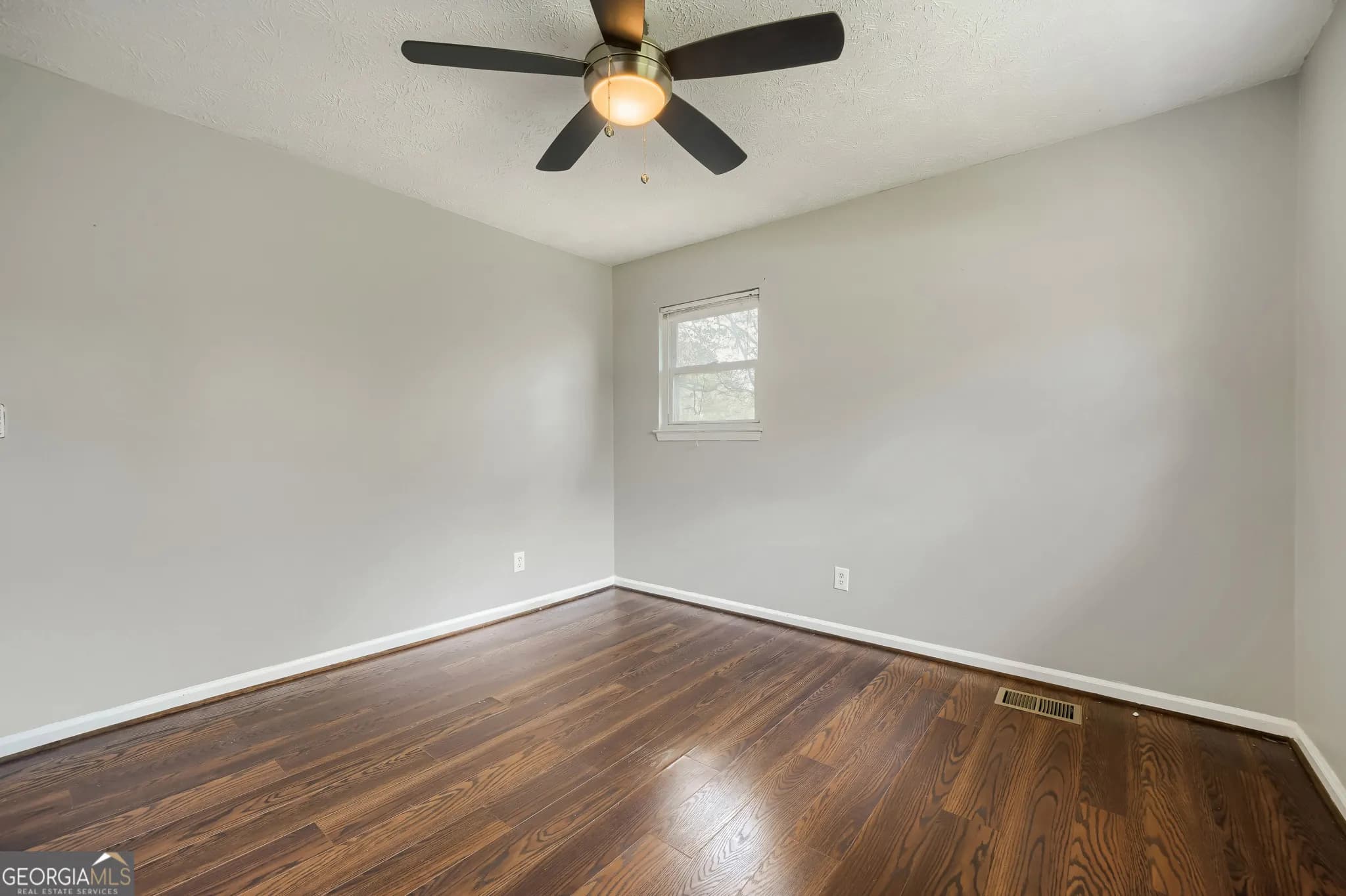 8504 Meadowbrook Dr — photo 12 of 29