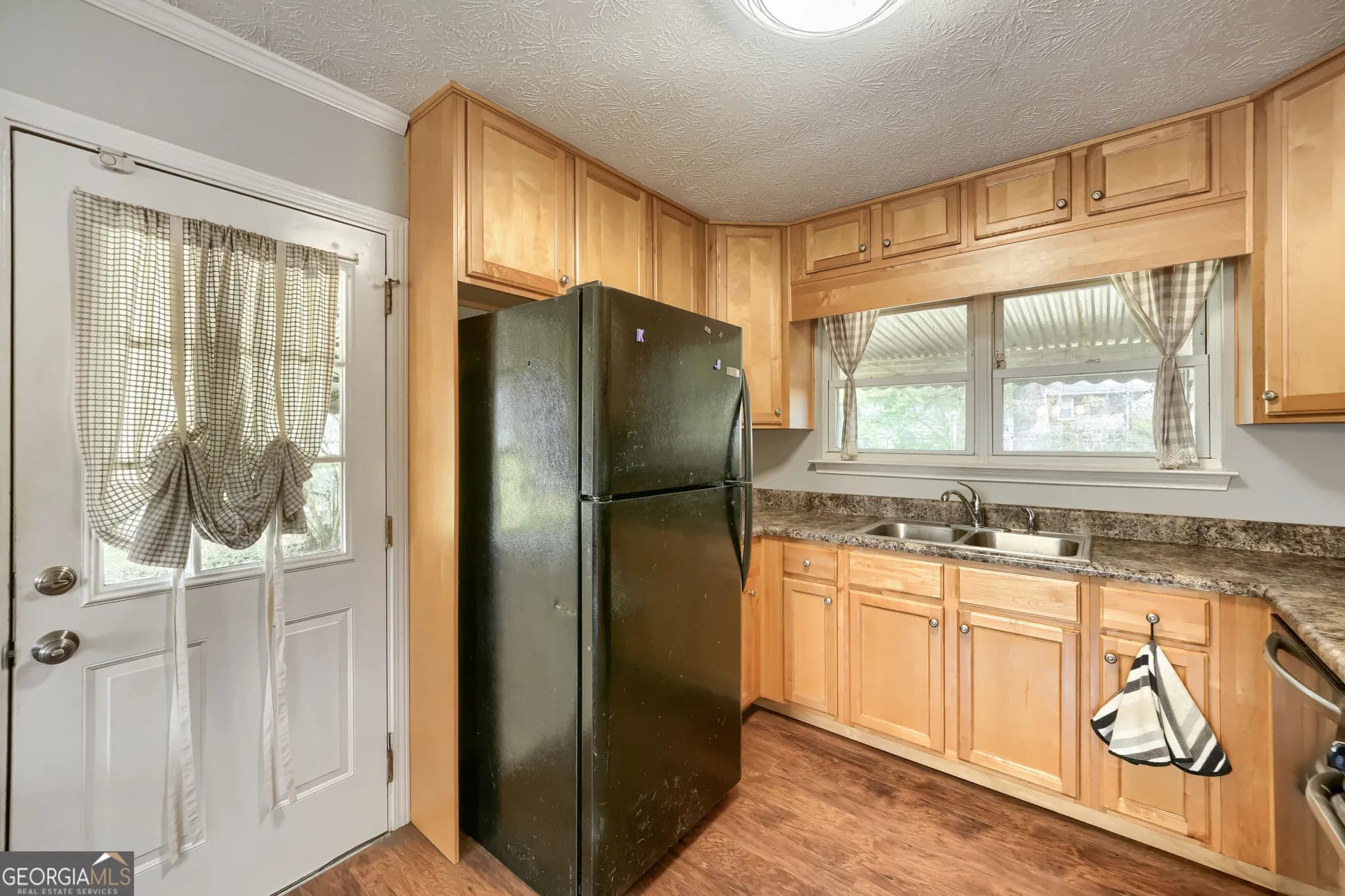 8504 Meadowbrook Dr — photo 9 of 29
