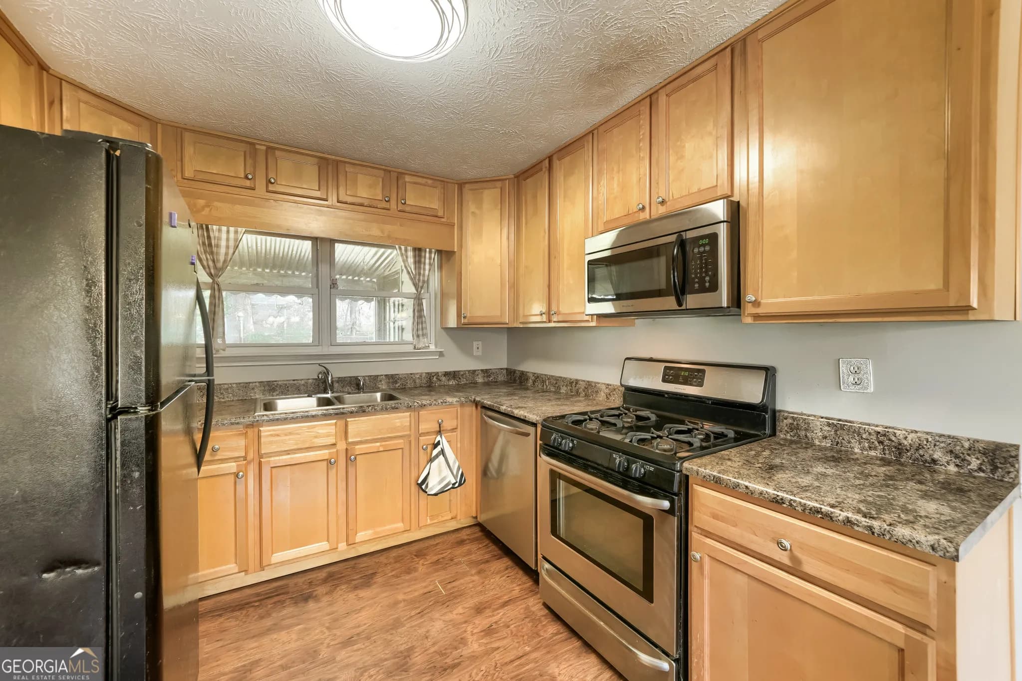 8504 Meadowbrook Dr — photo 6 of 29