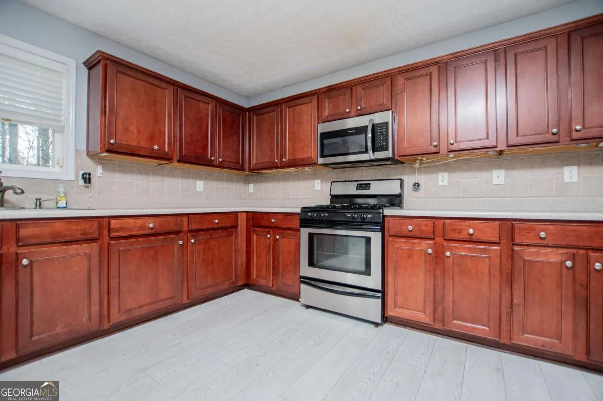728 Sycamore Dr — photo 10 of 44
